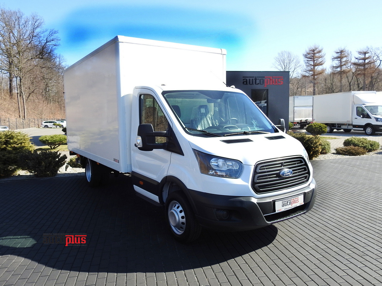 FORD TRANSIT BOX LIFT 8 PALLETS TWIN WHEELS AIR CONDITIONING 130HP - Fourgon grand volume: photos 1 FORD TRANSIT BOX LIFT 8 PALLETS TWIN WHEELS AIR CONDITIONING 130HP - Fourgon grand volume: photos 1
