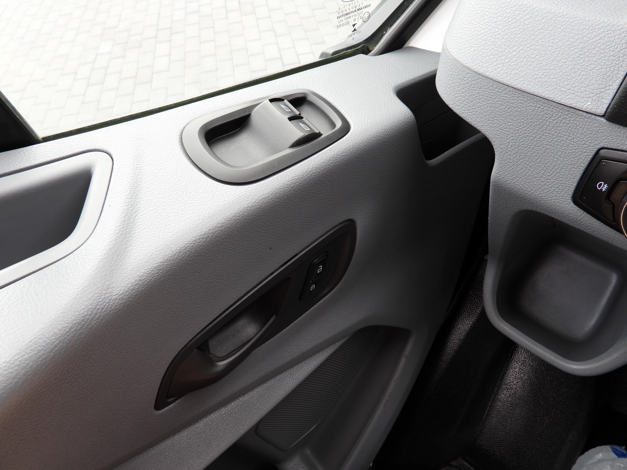 Utilitaire frigorifique FORD TRANSIT REFRIGERATOR VAN 5*C AIR CONDITIONING  105HP: photos 26