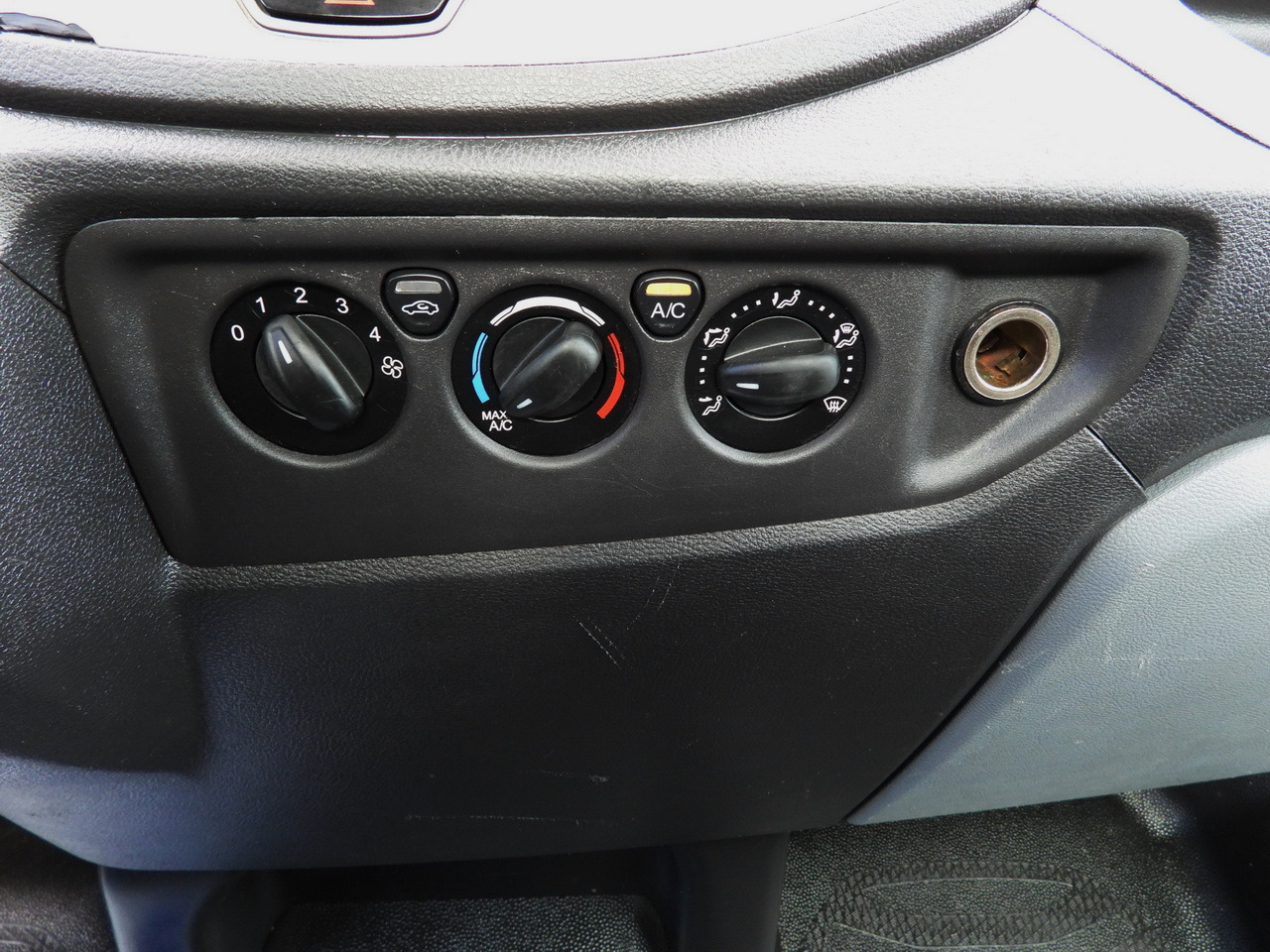 Utilitaire benne FORD TRANSIT TIPPER CRUISE CONTROL LED LIGHTS TWIN WHEELS AIR CONDITIONING  170HP: photos 36