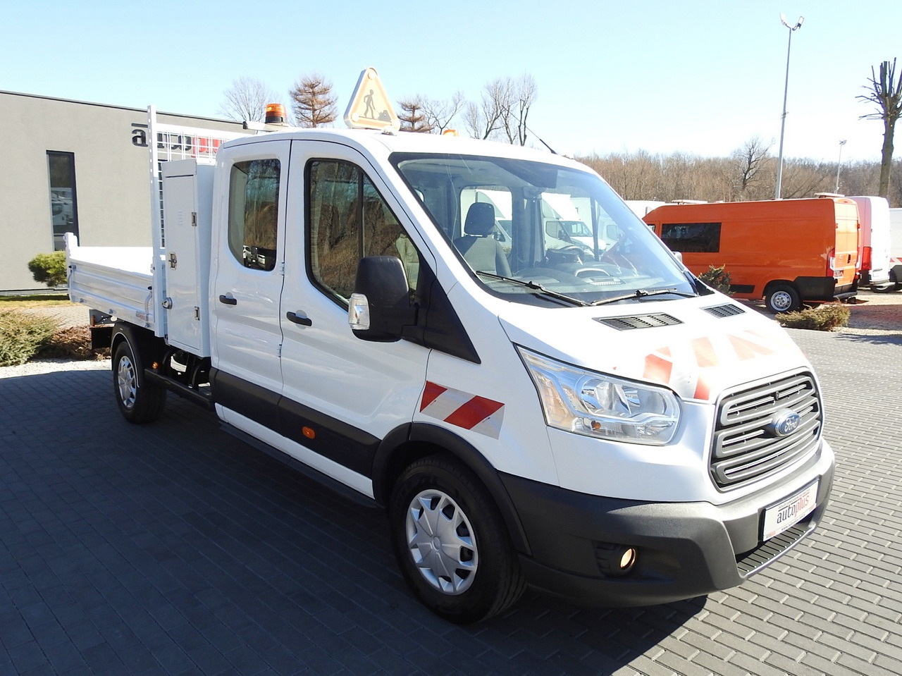 FORD TRANSIT  TIPPER DOUBLE CABIN DOKA 6 SEATS CRUISE CONTROL AIR CONDITIONING  130HP - Utilitaire benne: photos 4 FORD TRANSIT  TIPPER DOUBLE CABIN DOKA 6 SEATS CRUISE CONTROL AIR CONDITIONING  130HP - Utilitaire benne: photos 4
