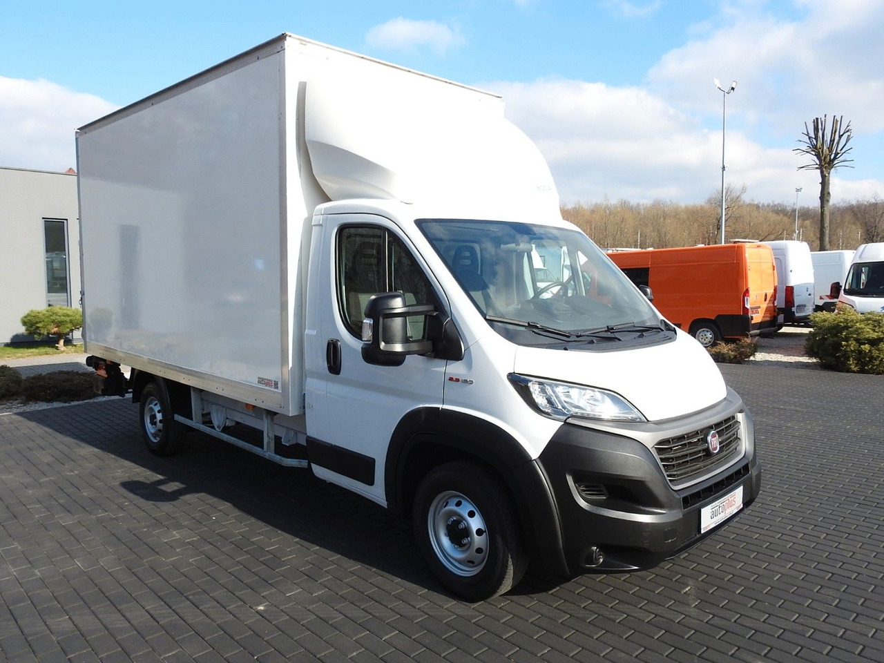 Fiat DUCATO KOFFER AUFZUG 8 PALETTEN TEMPOMAT NAVI - Fourgon grand volume: photos 4 Fiat DUCATO KOFFER AUFZUG 8 PALETTEN TEMPOMAT NAVI - Fourgon grand volume: photos 4