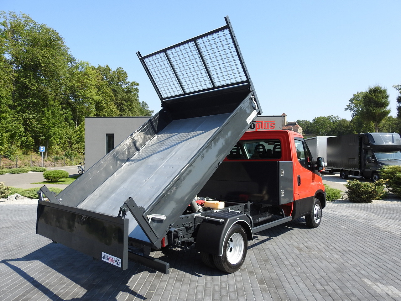 IVECO DAILY 35C13 TIPPER CRUISE CONTROL AIR CONDITIONING TWIN WHEELS 130HP - Utilitaire benne: photos 3 IVECO DAILY 35C13 TIPPER CRUISE CONTROL AIR CONDITIONING TWIN WHEELS 130HP - Utilitaire benne: photos 3