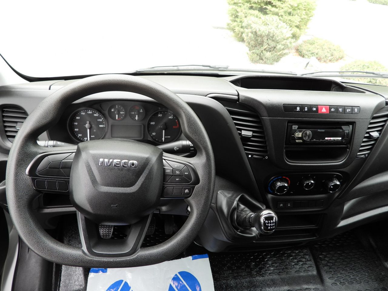 Utilitaire benne IVECO DAILY 35C14 TIPPER CRUISE CONTROL TWIN WHEELS  140HP: photos 30 Utilitaire benne IVECO DAILY 35C14 TIPPER CRUISE CONTROL TWIN WHEELS  140HP: photos 30