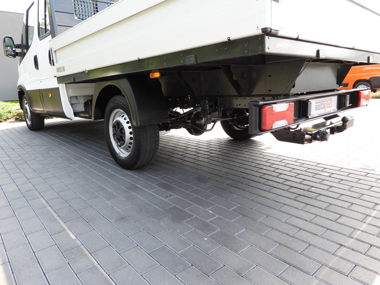 Utilitaire double cabine IVECO DAILY 35S12 STAKE BODY DOUBLE CABIN DOKA 7 SEATS AIR CONDITIONING 120HP: photos 14 Utilitaire double cabine IVECO DAILY 35S12 STAKE BODY DOUBLE CABIN DOKA 7 SEATS AIR CONDITIONING 120HP: photos 14