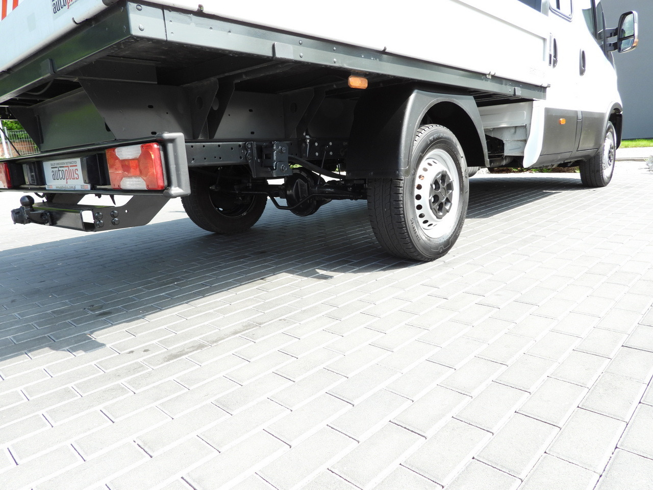 Utilitaire double cabine IVECO DAILY 35S12 STAKE BODY DOUBLE CABIN DOKA 7 SEATS AIR CONDITIONING 120HP: photos 15 Utilitaire double cabine IVECO DAILY 35S12 STAKE BODY DOUBLE CABIN DOKA 7 SEATS AIR CONDITIONING 120HP: photos 15