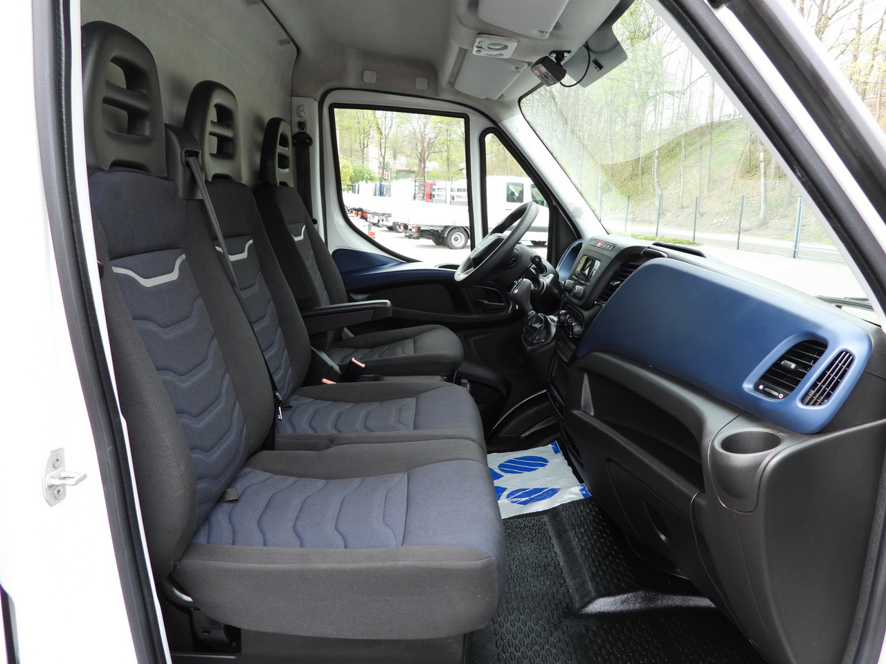 Utilitaire frigorifique IVECO DAILY 35S14 REFRIGERATOR VAN 0*C POWER SUPPLY 230V CRUISE CONTROL AUTOMATIC TRANSMISSION HI-MATIC AIR CONDITIONING  140HP: photos 46