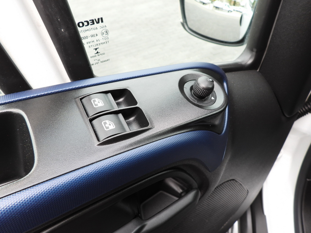 Utilitaire frigorifique IVECO DAILY 35S14 REFRIGERATOR VAN 0*C POWER SUPPLY 230V CRUISE CONTROL AUTOMATIC TRANSMISSION HI-MATIC AIR CONDITIONING  140HP: photos 36