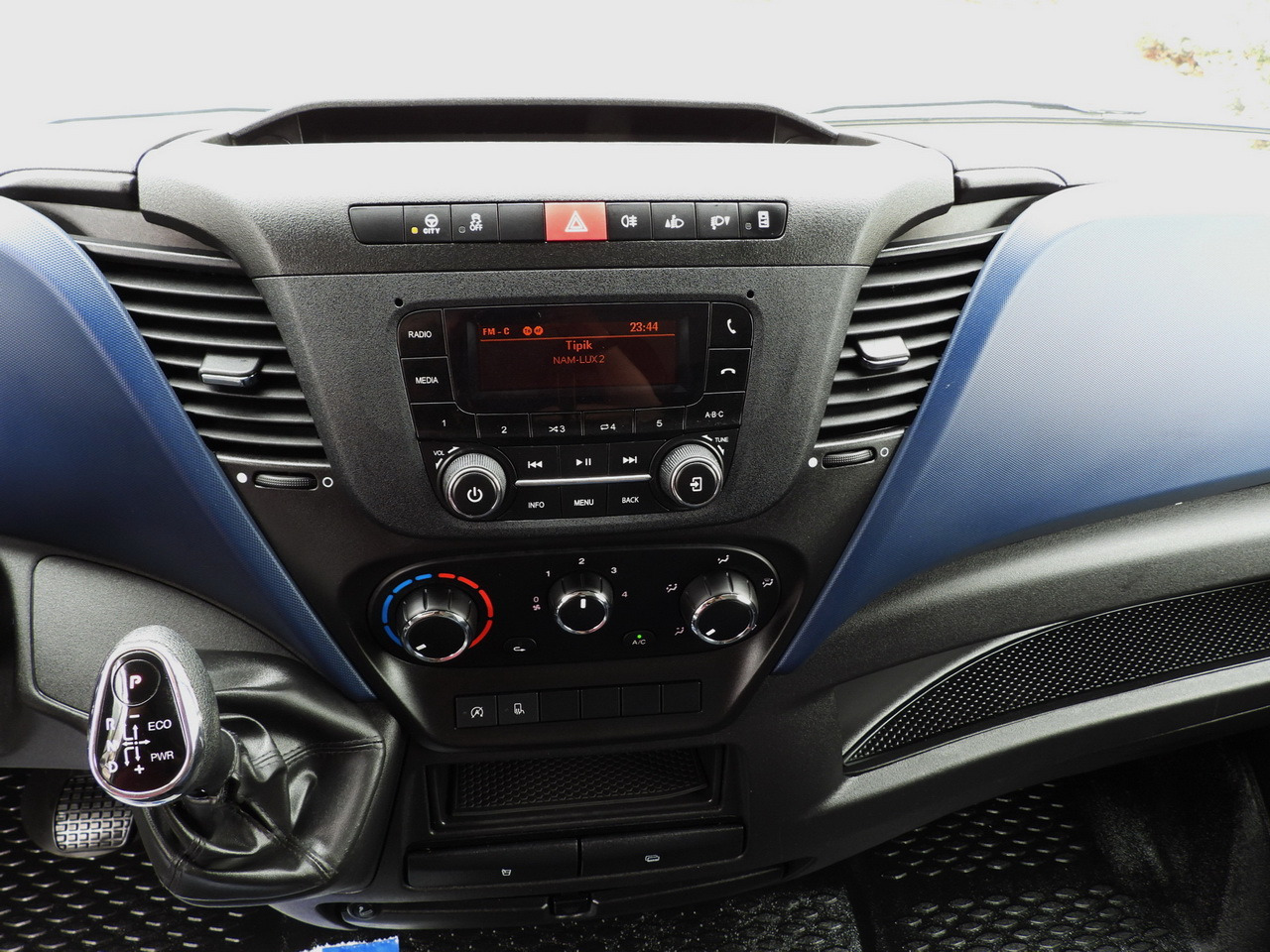 Utilitaire frigorifique IVECO DAILY 35S14 REFRIGERATOR VAN 0*C POWER SUPPLY 230V CRUISE CONTROL AUTOMATIC TRANSMISSION HI-MATIC AIR CONDITIONING  140HP: photos 42