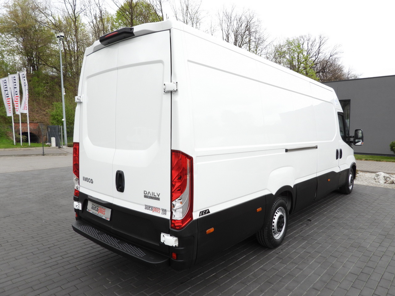 Utilitaire frigorifique IVECO DAILY 35S14 REFRIGERATOR VAN 0*C POWER SUPPLY 230V CRUISE CONTROL AUTOMATIC TRANSMISSION HI-MATIC AIR CONDITIONING  140HP: photos 14