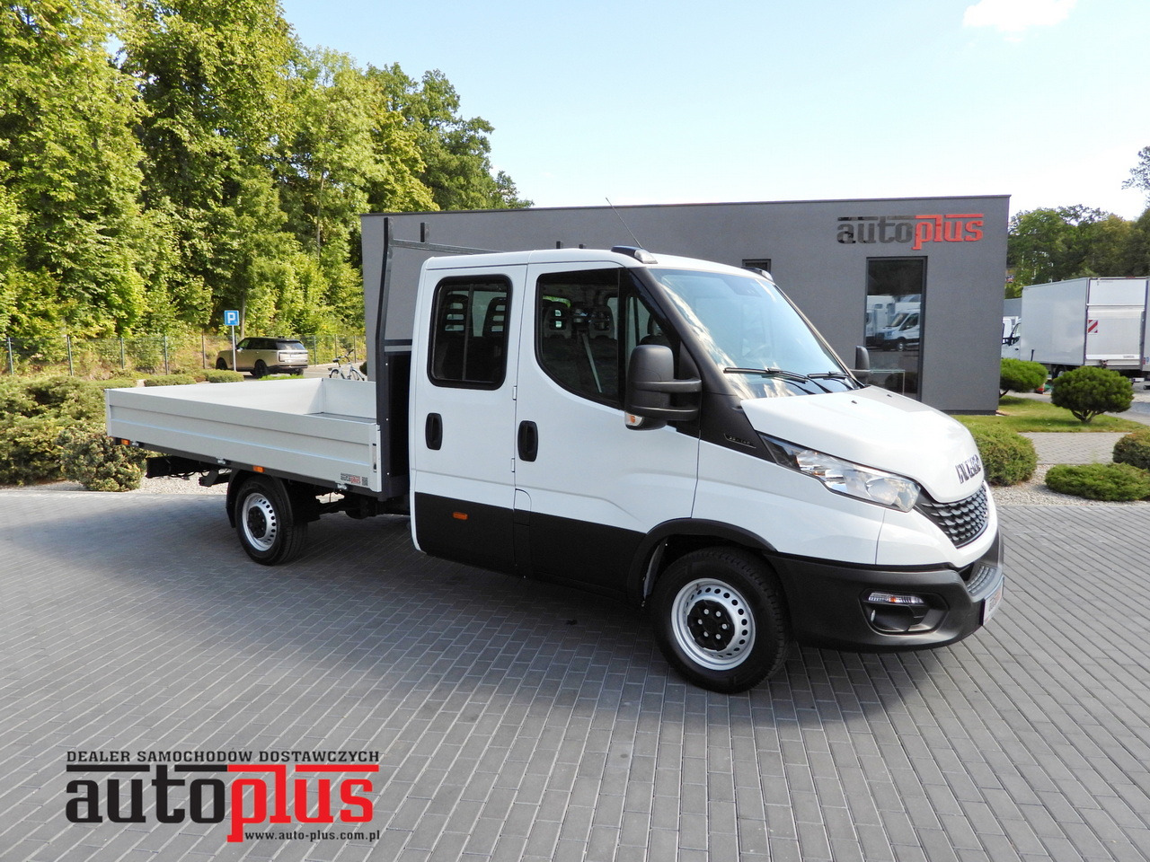 IVECO DAILY 35S14 STAKE BODY DOUBLE CABIN DOKA 7 SEATS CRUISE CONTROL AIR CONDITIONING 135HP - Utilitaire plateau: photos 1 IVECO DAILY 35S14 STAKE BODY DOUBLE CABIN DOKA 7 SEATS CRUISE CONTROL AIR CONDITIONING 135HP - Utilitaire plateau: photos 1