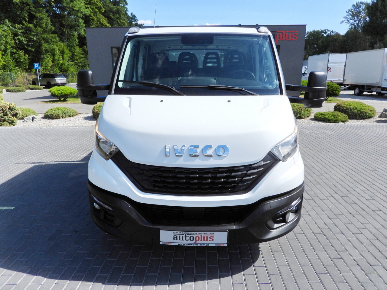 IVECO DAILY 35S14 STAKE BODY DOUBLE CABIN DOKA 7 SEATS CRUISE CONTROL AIR CONDITIONING 135HP - Utilitaire plateau: photos 5 IVECO DAILY 35S14 STAKE BODY DOUBLE CABIN DOKA 7 SEATS CRUISE CONTROL AIR CONDITIONING 135HP - Utilitaire plateau: photos 5