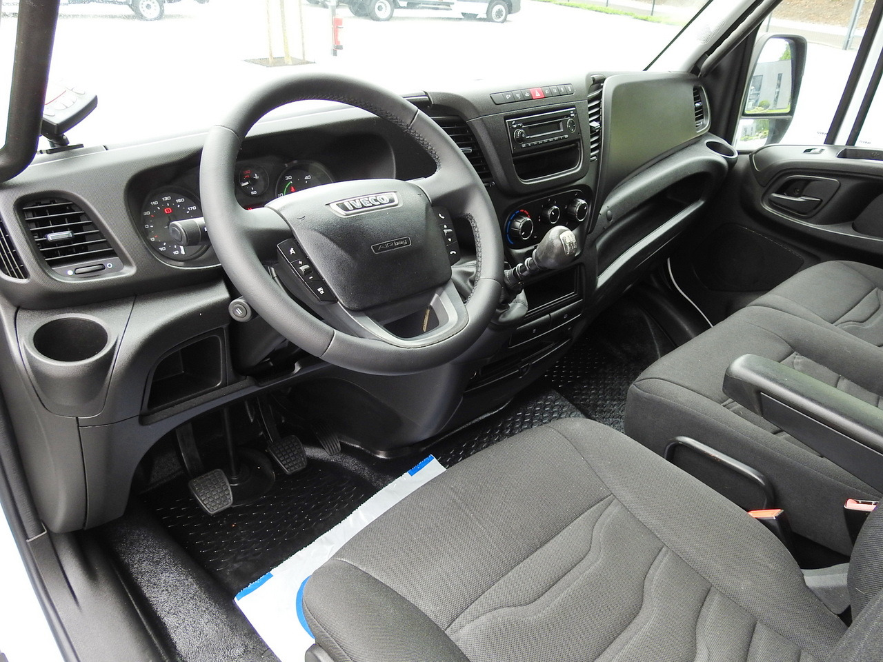 IVECO DAILY 35S15 REGRIGERATOR BOX -12*C 8 PALLETS CRUISE CONTROL TWIN WHEELS AIR CONDITIONING 150HP - Utilitaire frigorifique: photos 2 IVECO DAILY 35S15 REGRIGERATOR BOX -12*C 8 PALLETS CRUISE CONTROL TWIN WHEELS AIR CONDITIONING 150HP - Utilitaire frigorifique: photos 2