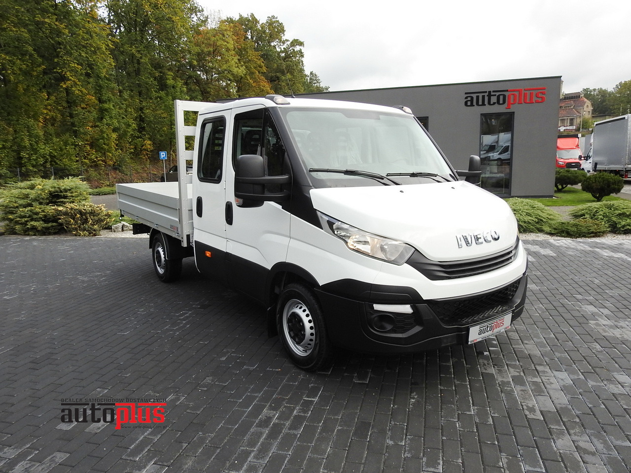 IVECO DAILY 35S15 STAKE BODY DOUBLE CABIN DOKA 7 SEATS AIR CONDITIONING 150HP - Utilitaire double cabine: photos 1 IVECO DAILY 35S15 STAKE BODY DOUBLE CABIN DOKA 7 SEATS AIR CONDITIONING 150HP - Utilitaire double cabine: photos 1