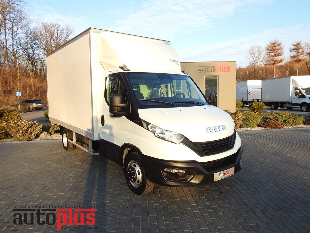 IVECO DAILY 35S16 BOX LIFT 8 PALLETS CRUISE CONTROL AIR CONDITIONING TWIN WHEELS 160HP - Fourgon grand volume: photos 1 IVECO DAILY 35S16 BOX LIFT 8 PALLETS CRUISE CONTROL AIR CONDITIONING TWIN WHEELS 160HP - Fourgon grand volume: photos 1