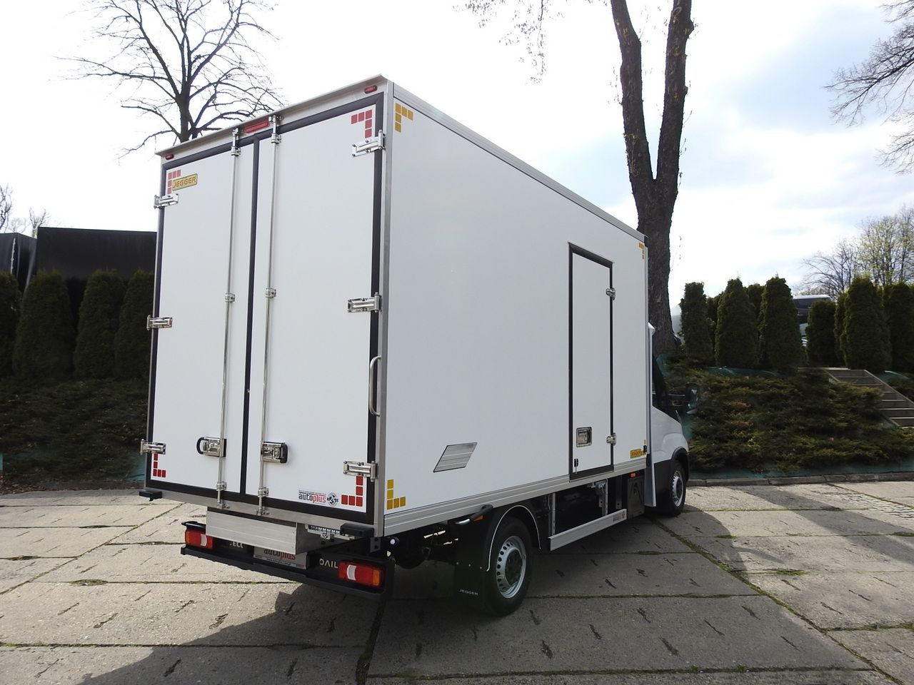 IVECO DAILY 35S16 NEW REGRIGERATOR BOX -10*C 8 PALLETS HEATING FUNCTION POWER SUPPLY 230V CRUISE CONTROL AIR CONDITIONING 160HP - Utilitaire frigorifique: photos 3 IVECO DAILY 35S16 NEW REGRIGERATOR BOX -10*C 8 PALLETS HEATING FUNCTION POWER SUPPLY 230V CRUISE CONTROL AIR CONDITIONING 160HP - Utilitaire frigorifique: photos 3