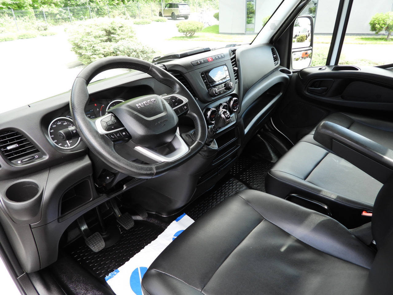 IVECO DAILY 35S16 STAKE BODY 10 PALLETS CRUISE CONTROL AIR CONDITIONING  160HP - Utilitaire plateau: photos 2 IVECO DAILY 35S16 STAKE BODY 10 PALLETS CRUISE CONTROL AIR CONDITIONING  160HP - Utilitaire plateau: photos 2