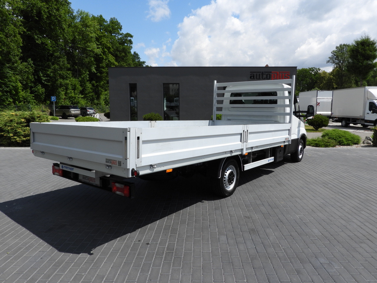 IVECO DAILY 35S16 STAKE BODY 10 PALLETS CRUISE CONTROL AIR CONDITIONING  160HP - Utilitaire plateau: photos 3 IVECO DAILY 35S16 STAKE BODY 10 PALLETS CRUISE CONTROL AIR CONDITIONING  160HP - Utilitaire plateau: photos 3