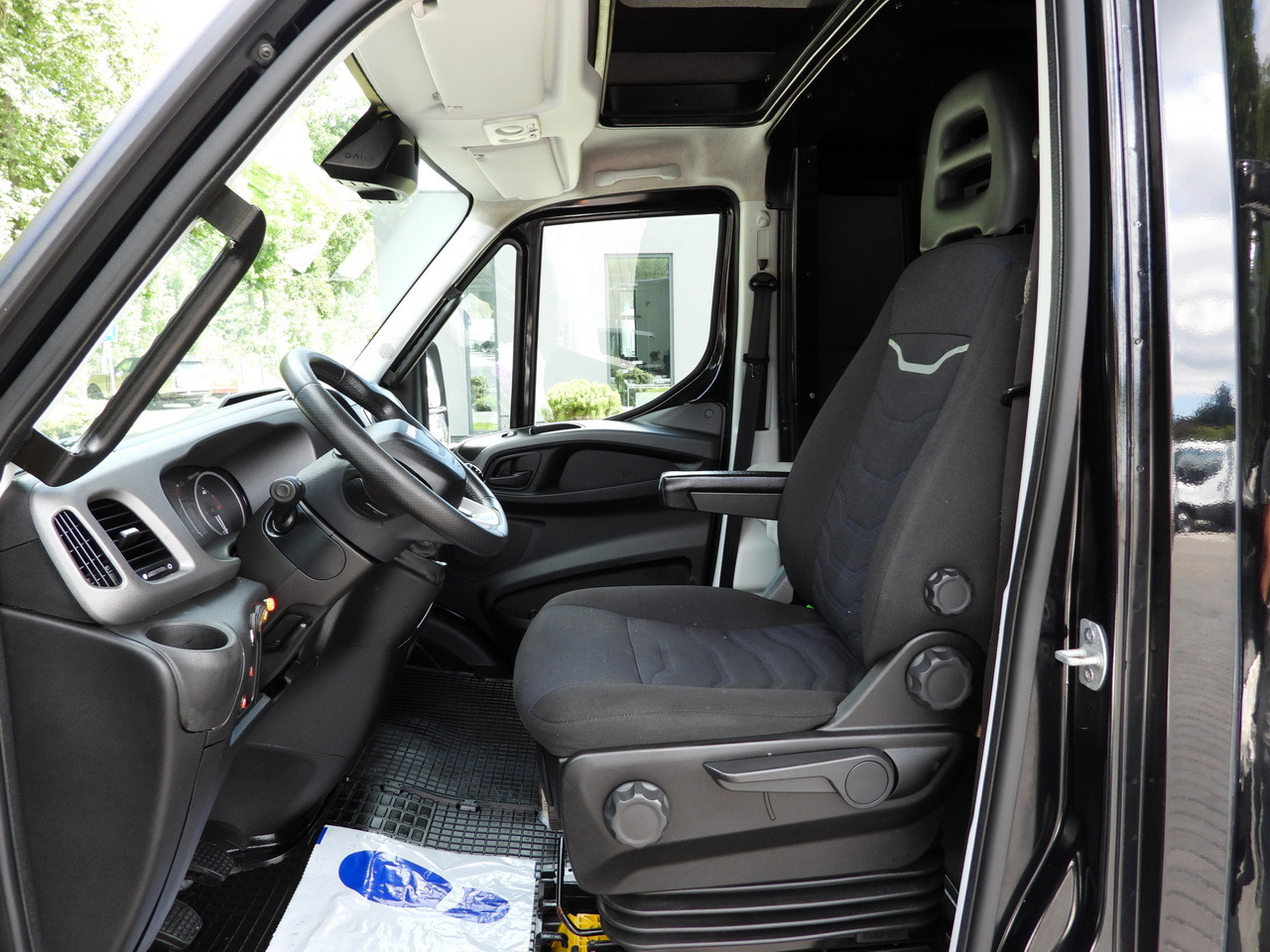 IVECO DAILY 35S18 BOX LIFT 8 PALLETS WEBASTO CRUISE CONTROL NAVIGATION LED LIGHTS PNEUMATICS AIR CONDITIONING  180HP en crédit-bail IVECO DAILY 35S18 BOX LIFT 8 PALLETS WEBASTO CRUISE CONTROL NAVIGATION LED LIGHTS PNEUMATICS AIR CONDITIONING  180HP: photos 30