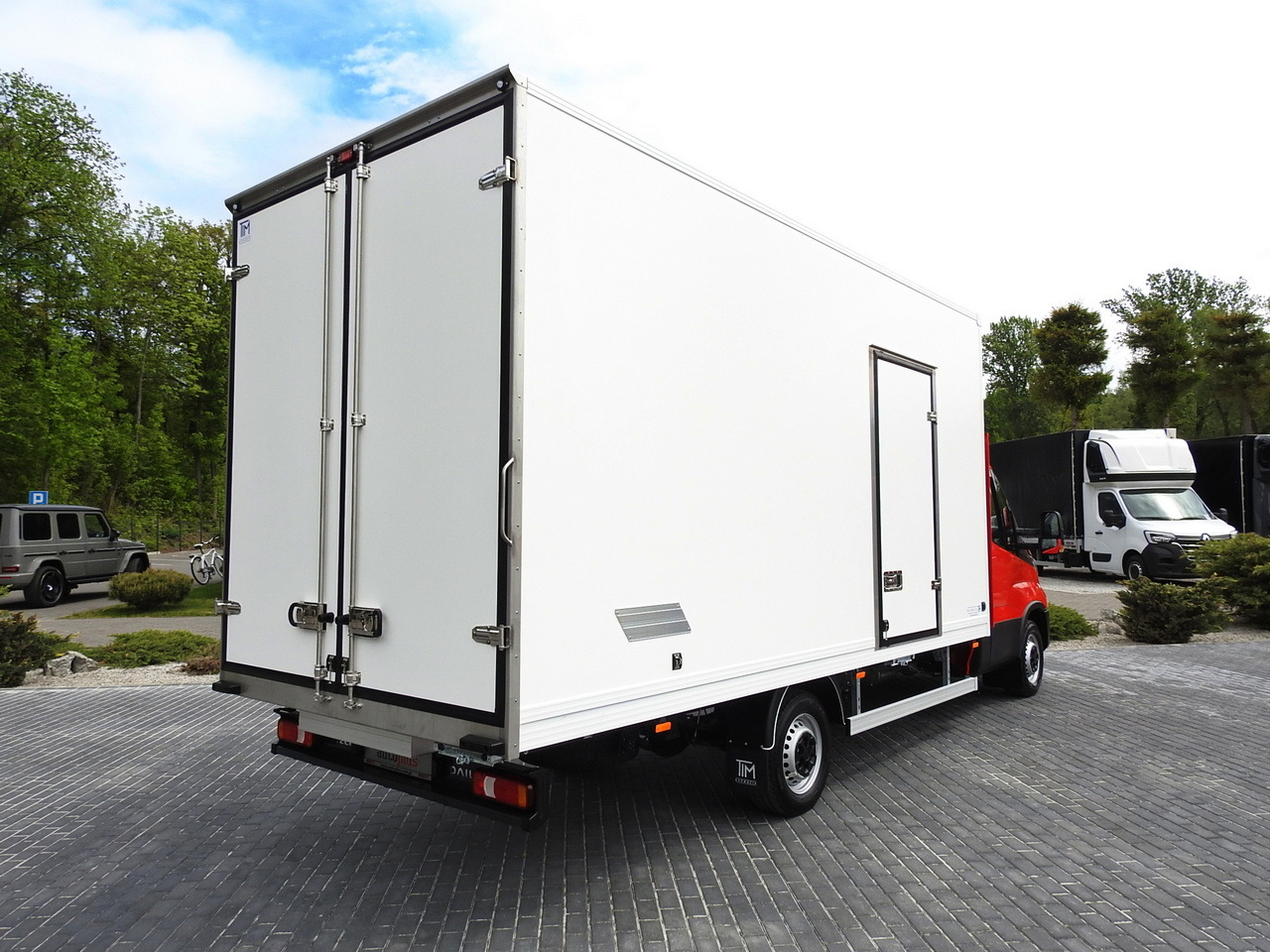IVECO DAILY 35S18 NEW BOX 10 PALLETS CRUISE CONTROL NAVIGATION AIR CONDITIONING LED LIGHTS GUARANTEE 180HP - Fourgon grand volume: photos 3 IVECO DAILY 35S18 NEW BOX 10 PALLETS CRUISE CONTROL NAVIGATION AIR CONDITIONING LED LIGHTS GUARANTEE 180HP - Fourgon grand volume: photos 3