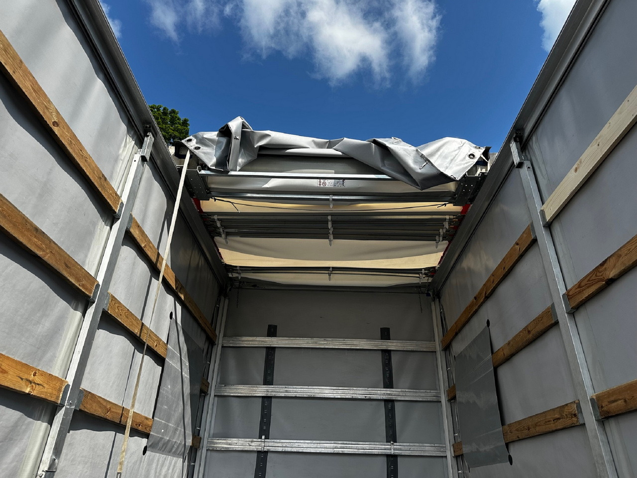 Utilitaire rideaux coulissants (PLSC) IVECO DAILY 35S18 TARPAULIN 10 PALLETS CRUISE CONTROL LED LIGHTS AIR CONDITIONING  180HP: photos 12