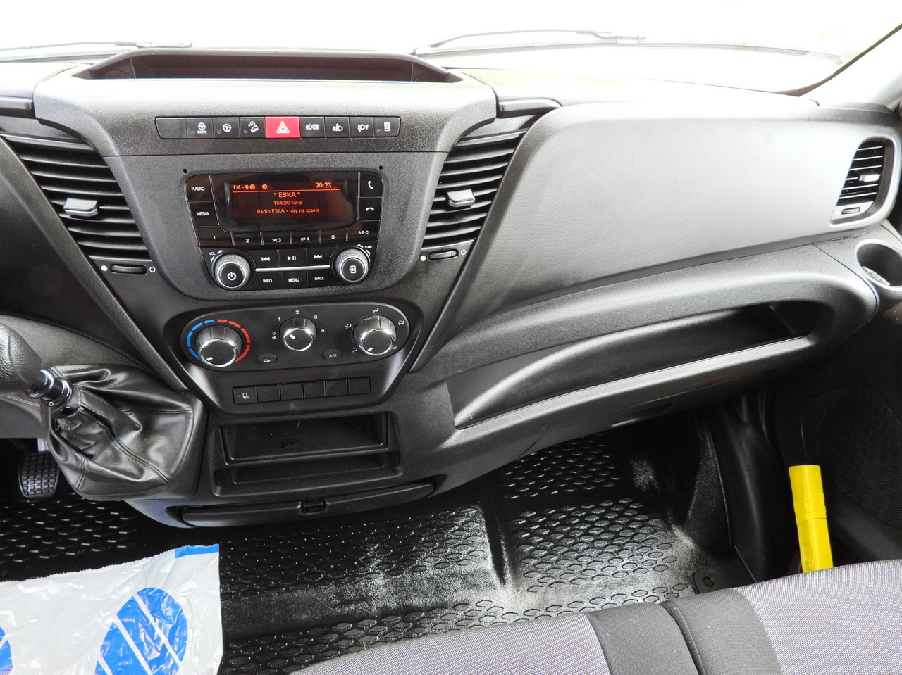 Utilitaire rideaux coulissants (PLSC) IVECO DAILY 35S18 TARPAULIN 10 PALLETS CRUISE CONTROL LED LIGHTS AIR CONDITIONING  180HP: photos 35