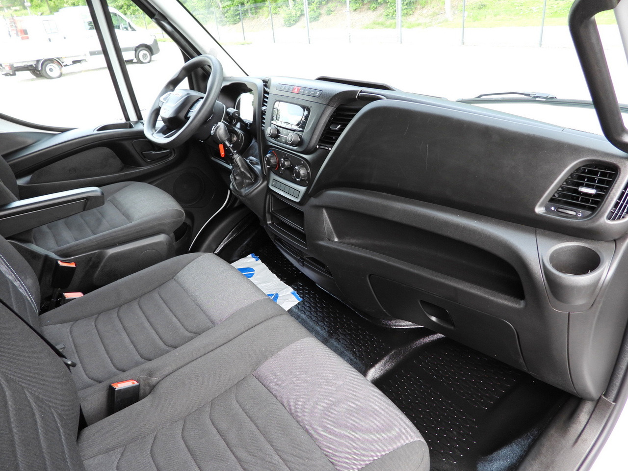Utilitaire rideaux coulissants (PLSC) IVECO DAILY 35S18 TARPAULIN 10 PALLETS CRUISE CONTROL LED LIGHTS AIR CONDITIONING  180HP: photos 41