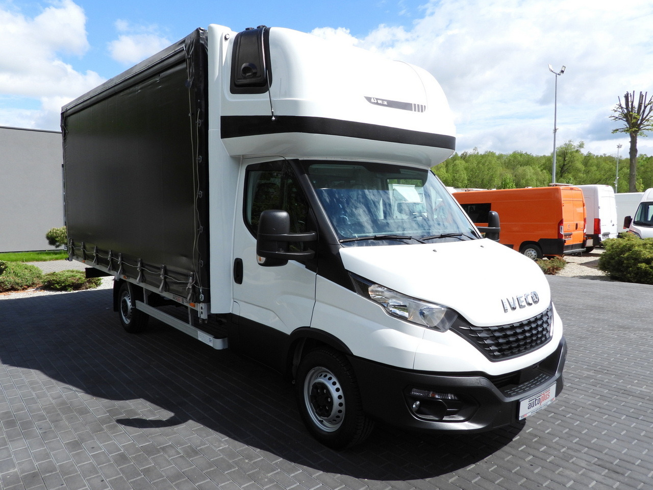 IVECO DAILY 35S18 TARPAULIN 10 PALLETS WEBASTO CRUISE CONTROL AIR CONDITIONING 180HP - Utilitaire rideaux coulissants (PLSC): photos 4 IVECO DAILY 35S18 TARPAULIN 10 PALLETS WEBASTO CRUISE CONTROL AIR CONDITIONING 180HP - Utilitaire rideaux coulissants (PLSC): photos 4