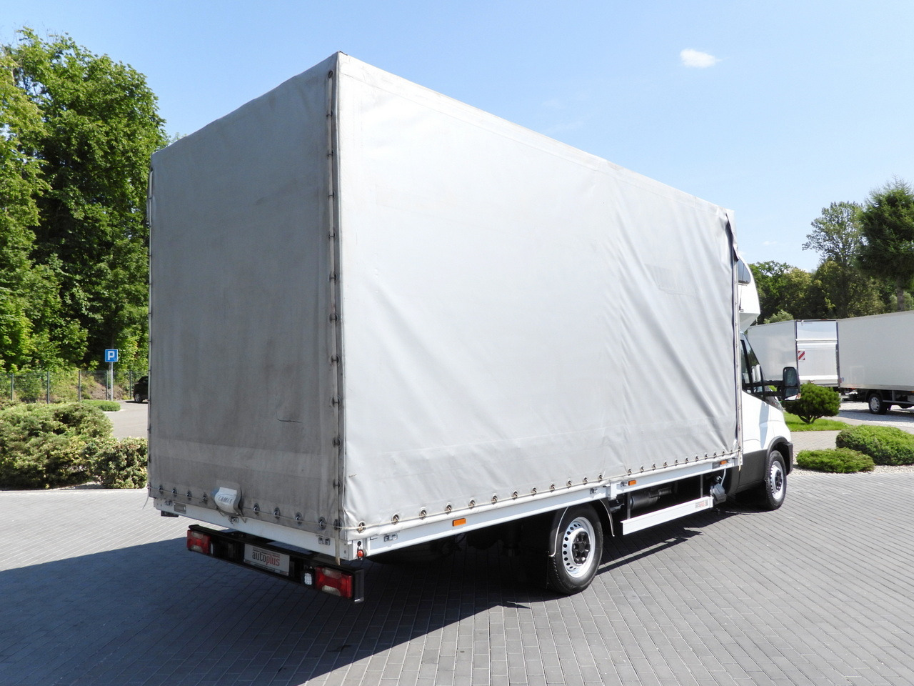 IVECO DAILY 35S18 TARPAULIN 10 PALLETS WEBASTO CRUISE CONTROL LED LIGHTS PNEUMATICS AIR CONDITIONING 180HP - Utilitaire rideaux coulissants (PLSC): photos 3 IVECO DAILY 35S18 TARPAULIN 10 PALLETS WEBASTO CRUISE CONTROL LED LIGHTS PNEUMATICS AIR CONDITIONING 180HP - Utilitaire rideaux coulissants (PLSC): photos 3