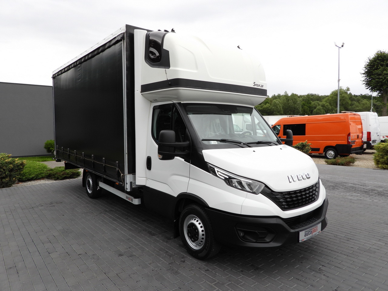 IVECO DAILY 35S18 TARPAULIN 10 PALLETS WEBASTO CRUISE CONTROL NAVIGATION LED LIGHTS AIR CONDITIONING 180HP - Utilitaire rideaux coulissants (PLSC): photos 4 IVECO DAILY 35S18 TARPAULIN 10 PALLETS WEBASTO CRUISE CONTROL NAVIGATION LED LIGHTS AIR CONDITIONING 180HP - Utilitaire rideaux coulissants (PLSC): photos 4