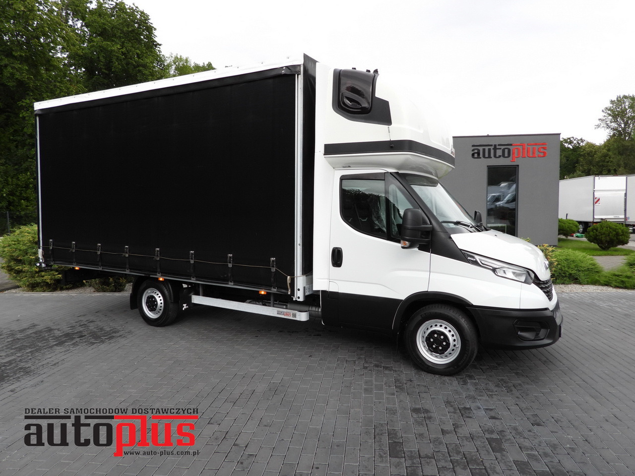 IVECO DAILY 35S18 TARPAULIN 10 PALLETS WEBASTO CRUISE CONTROL NAVIGATION LED LIGHTS AIR CONDITIONING 180HP - Utilitaire rideaux coulissants (PLSC): photos 1 IVECO DAILY 35S18 TARPAULIN 10 PALLETS WEBASTO CRUISE CONTROL NAVIGATION LED LIGHTS AIR CONDITIONING 180HP - Utilitaire rideaux coulissants (PLSC): photos 1