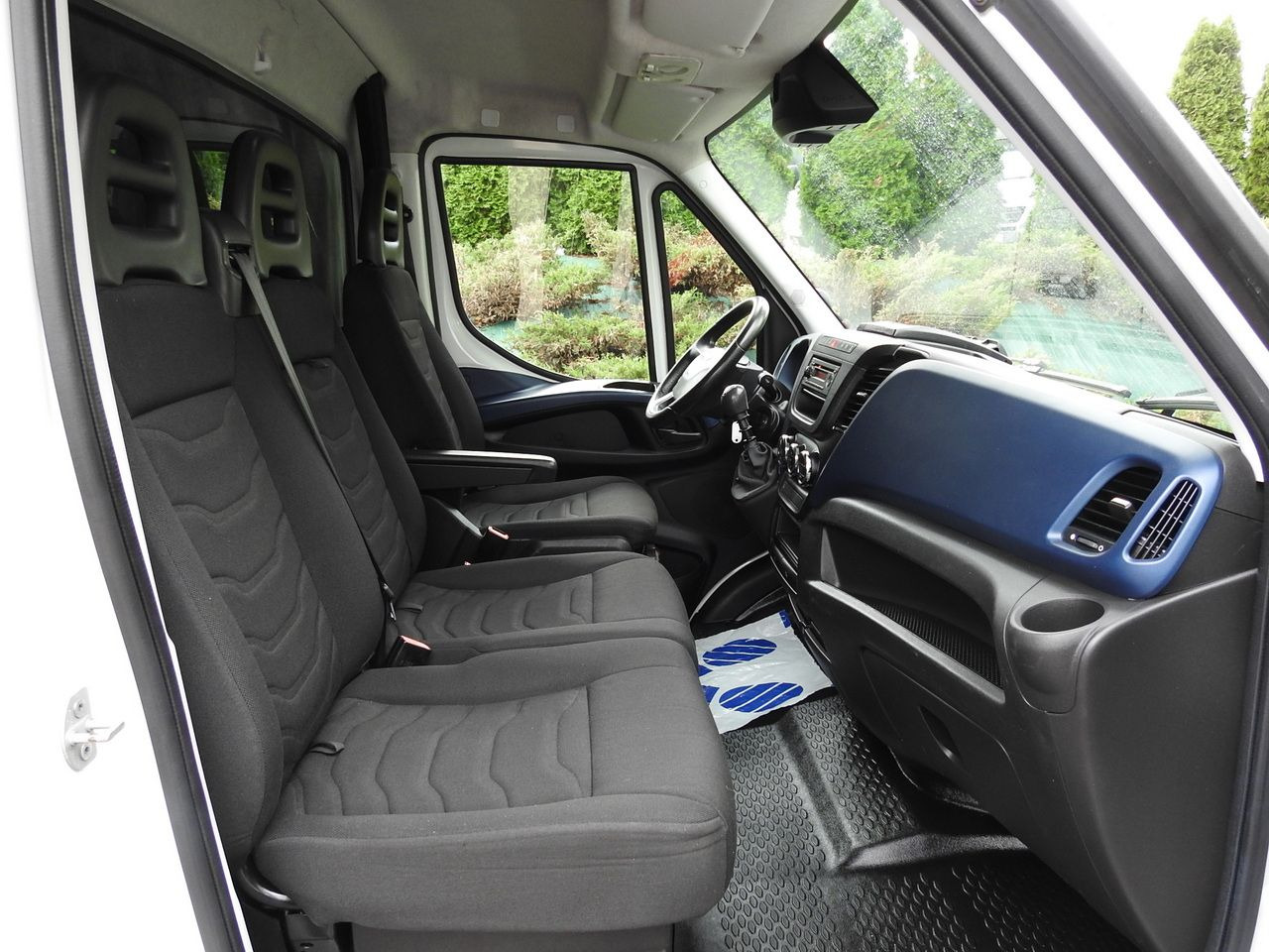 IVECO DAILY 35S18 TARPAULIN LIFT 8 PALLETS CRUISE CONTROL AIR CONDITIONING 180HP en crédit-bail IVECO DAILY 35S18 TARPAULIN LIFT 8 PALLETS CRUISE CONTROL AIR CONDITIONING 180HP: photos 40 IVECO DAILY 35S18 TARPAULIN LIFT 8 PALLETS CRUISE CONTROL AIR CONDITIONING 180HP en crédit-bail IVECO DAILY 35S18 TARPAULIN LIFT 8 PALLETS CRUISE CONTROL AIR CONDITIONING 180HP: photos 40