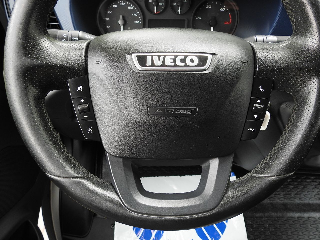 IVECO DAILY 35S18 TARPAULIN LIFT 8 PALLETS CRUISE CONTROL AIR CONDITIONING 180HP en crédit-bail IVECO DAILY 35S18 TARPAULIN LIFT 8 PALLETS CRUISE CONTROL AIR CONDITIONING 180HP: photos 33 IVECO DAILY 35S18 TARPAULIN LIFT 8 PALLETS CRUISE CONTROL AIR CONDITIONING 180HP en crédit-bail IVECO DAILY 35S18 TARPAULIN LIFT 8 PALLETS CRUISE CONTROL AIR CONDITIONING 180HP: photos 33