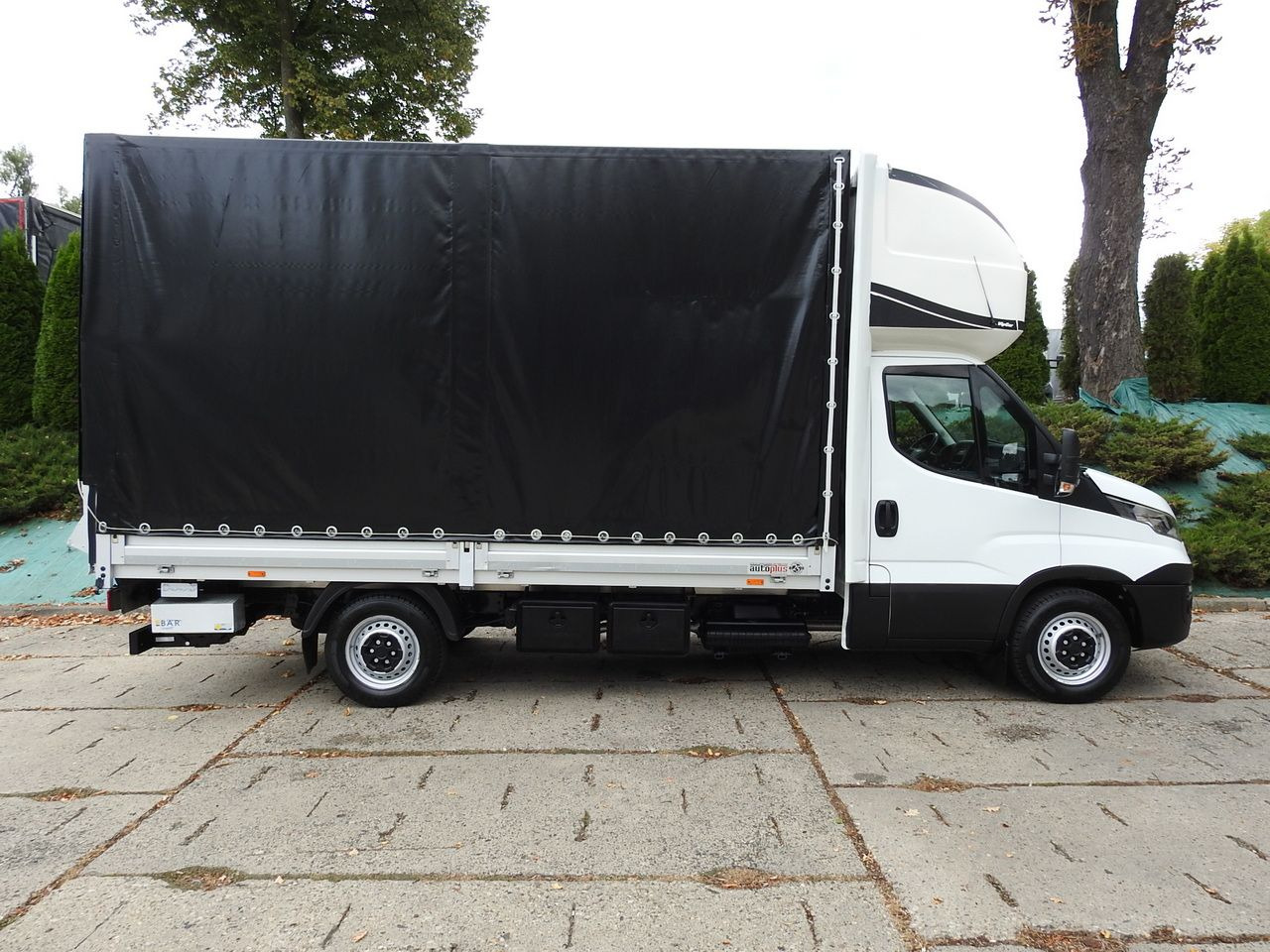 IVECO DAILY 35S18 TARPAULIN LIFT 8 PALLETS CRUISE CONTROL AIR CONDITIONING 180HP en crédit-bail IVECO DAILY 35S18 TARPAULIN LIFT 8 PALLETS CRUISE CONTROL AIR CONDITIONING 180HP: photos 7 IVECO DAILY 35S18 TARPAULIN LIFT 8 PALLETS CRUISE CONTROL AIR CONDITIONING 180HP en crédit-bail IVECO DAILY 35S18 TARPAULIN LIFT 8 PALLETS CRUISE CONTROL AIR CONDITIONING 180HP: photos 7
