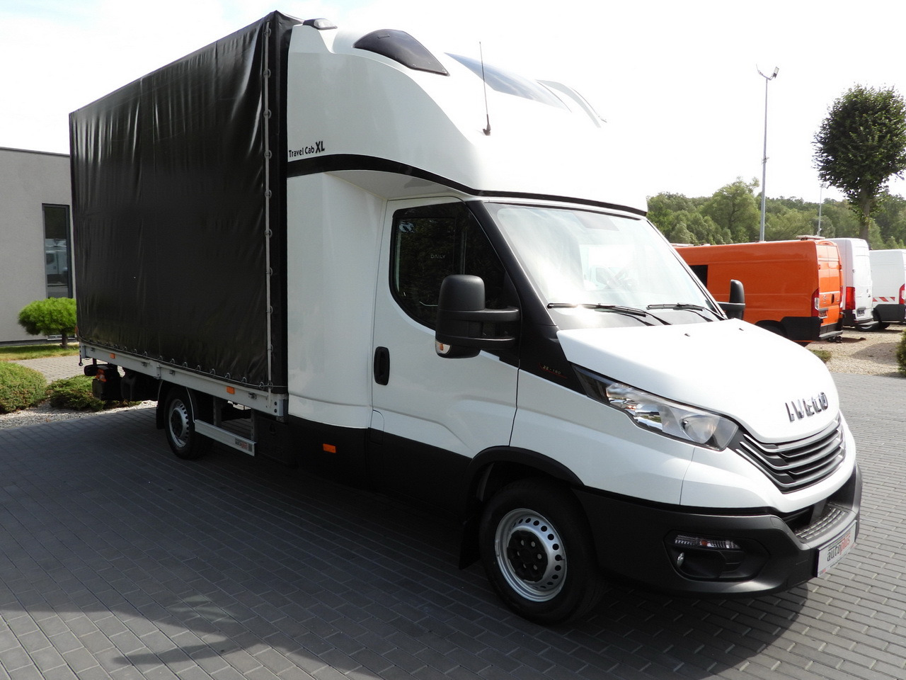 IVECO DAILY 35S18 TARPAULIN LIFT 8 PALLETS CRUISE CONTROL AIR CONDITIONING 180HP - Utilitaire rideaux coulissants (PLSC): photos 4 IVECO DAILY 35S18 TARPAULIN LIFT 8 PALLETS CRUISE CONTROL AIR CONDITIONING 180HP - Utilitaire rideaux coulissants (PLSC): photos 4