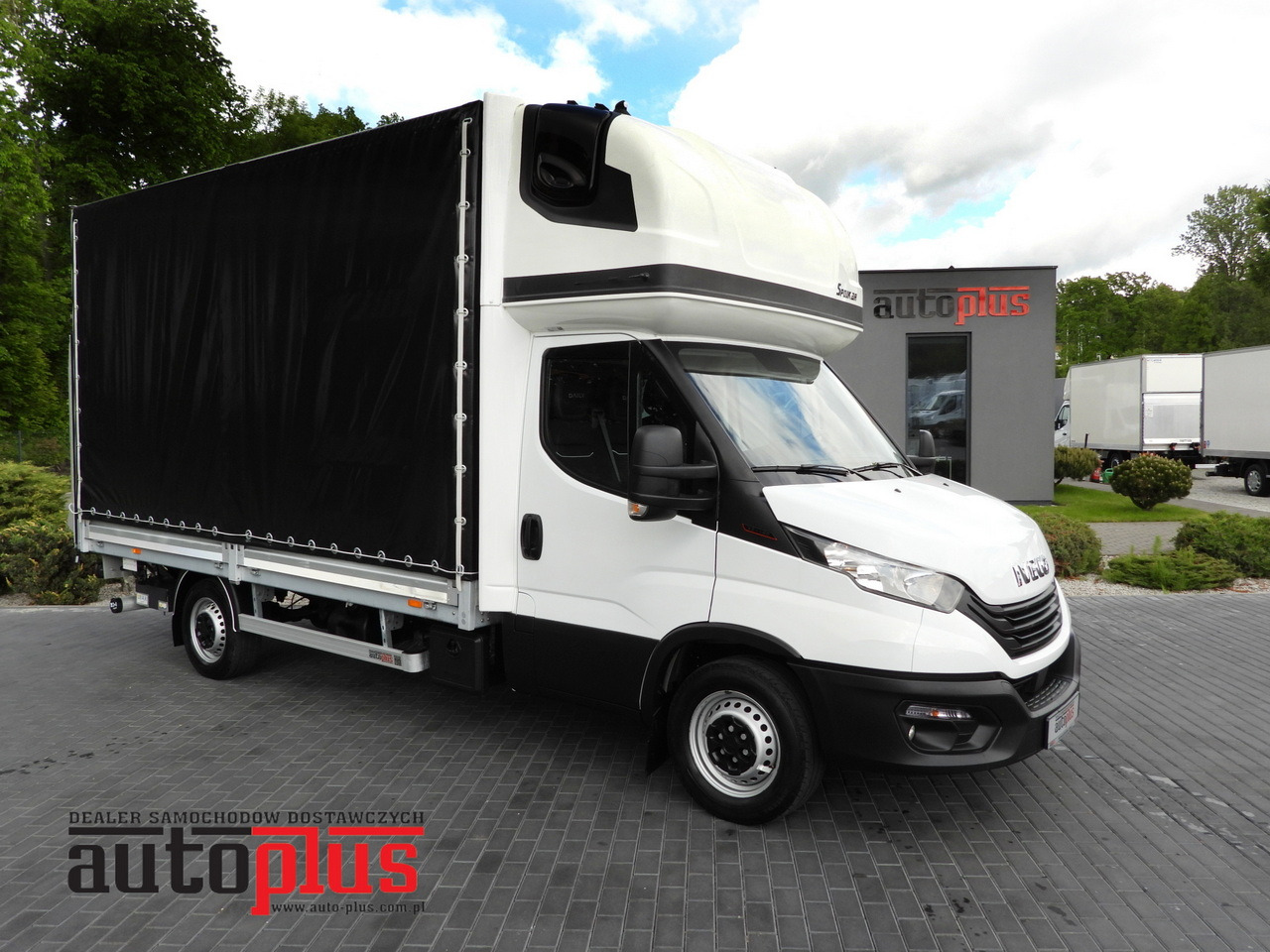 IVECO DAILY 35S18 TARPAULIN LIFT 8 PALLETS WEBASTO CRUISE CONTROL AIR CONDITIONING 180HP - Utilitaire rideaux coulissants (PLSC): photos 1 IVECO DAILY 35S18 TARPAULIN LIFT 8 PALLETS WEBASTO CRUISE CONTROL AIR CONDITIONING 180HP - Utilitaire rideaux coulissants (PLSC): photos 1