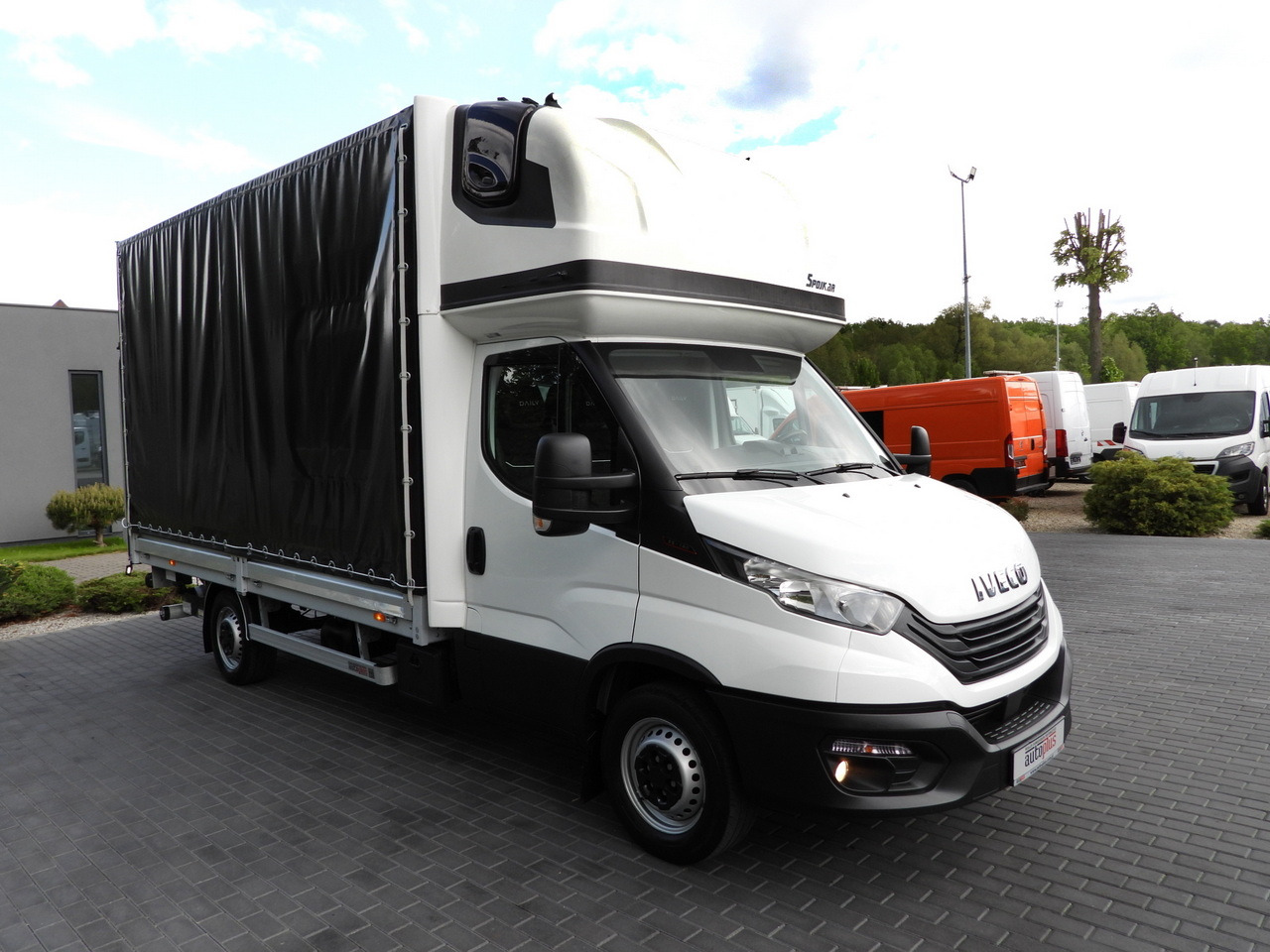 IVECO DAILY 35S18 TARPAULIN LIFT 8 PALLETS WEBASTO CRUISE CONTROL AIR CONDITIONING 180HP - Utilitaire rideaux coulissants (PLSC): photos 4 IVECO DAILY 35S18 TARPAULIN LIFT 8 PALLETS WEBASTO CRUISE CONTROL AIR CONDITIONING 180HP - Utilitaire rideaux coulissants (PLSC): photos 4