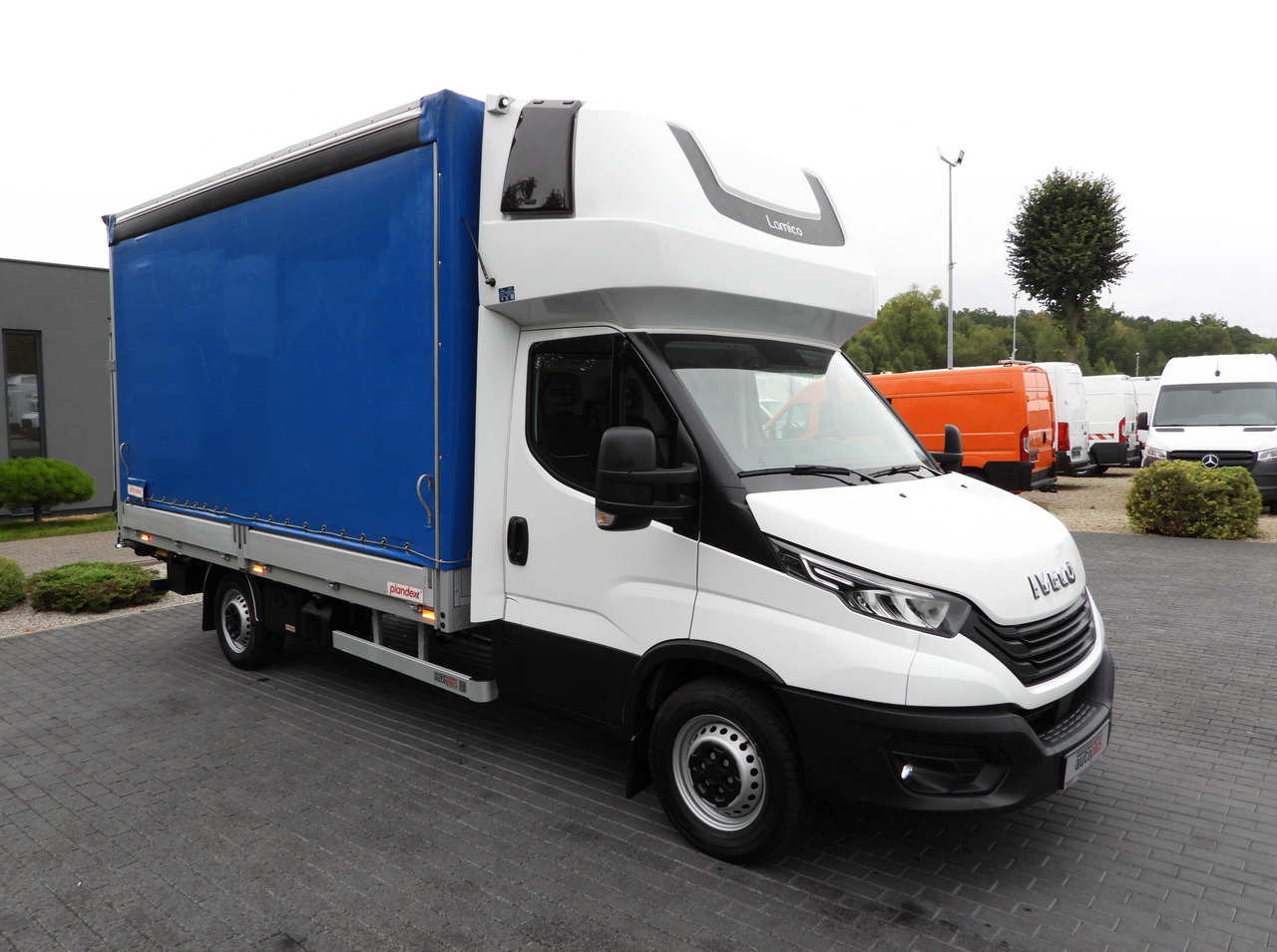IVECO DAILY 35S18 TARPAULIN LIFT 8 PALLETS WEBASTO CRUISE CONTROL LED LIGHTS AIR CONDITIONING 180HP - Utilitaire rideaux coulissants (PLSC): photos 4 IVECO DAILY 35S18 TARPAULIN LIFT 8 PALLETS WEBASTO CRUISE CONTROL LED LIGHTS AIR CONDITIONING 180HP - Utilitaire rideaux coulissants (PLSC): photos 4