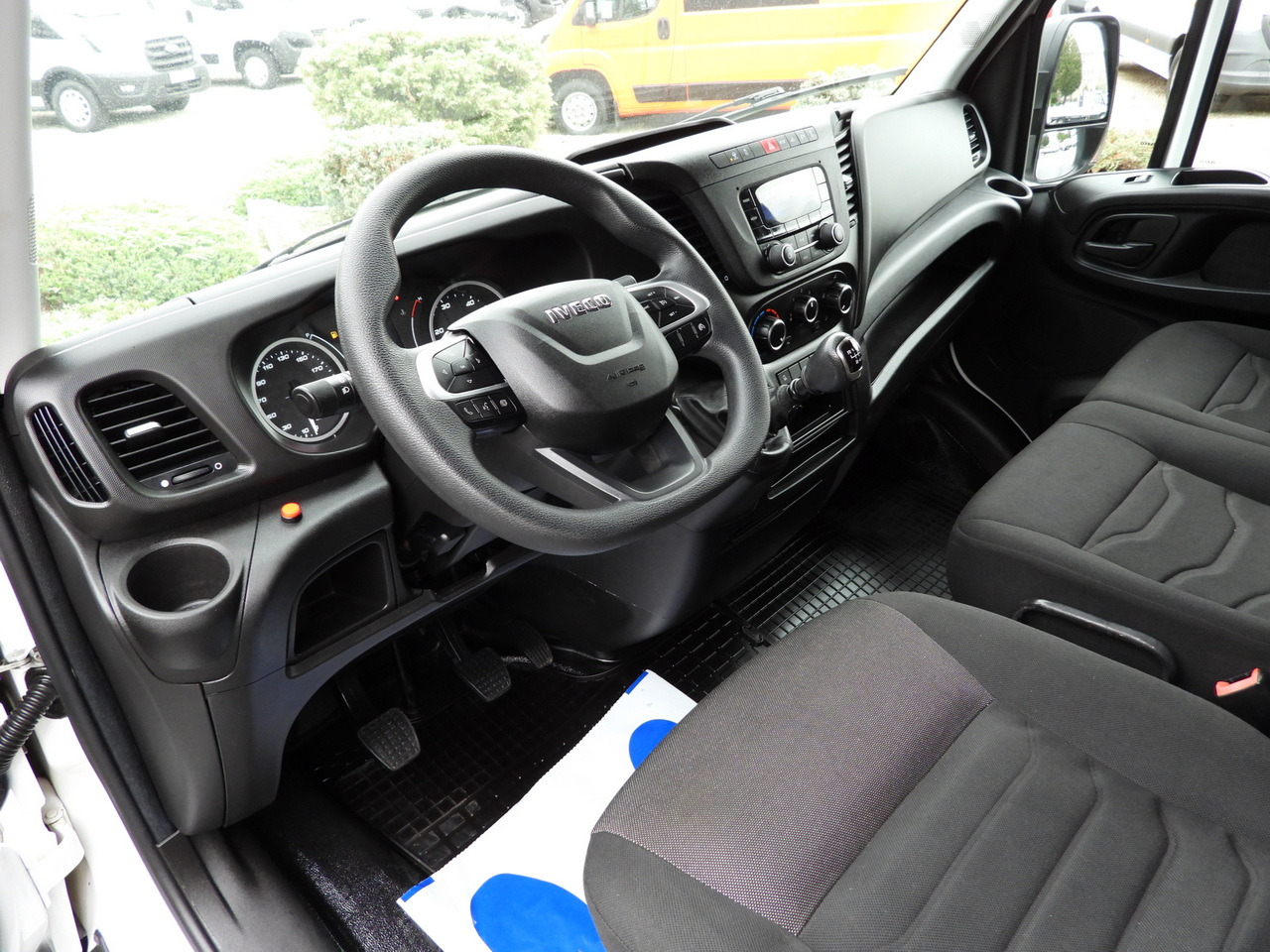 IVECO DAILY 35S18 TARPAULIN LIFT 8 PALLETS WEBASTO CRUISE CONTROL LED LIGHTS AIR CONDITIONING 180HP - Utilitaire rideaux coulissants (PLSC): photos 2 IVECO DAILY 35S18 TARPAULIN LIFT 8 PALLETS WEBASTO CRUISE CONTROL LED LIGHTS AIR CONDITIONING 180HP - Utilitaire rideaux coulissants (PLSC): photos 2