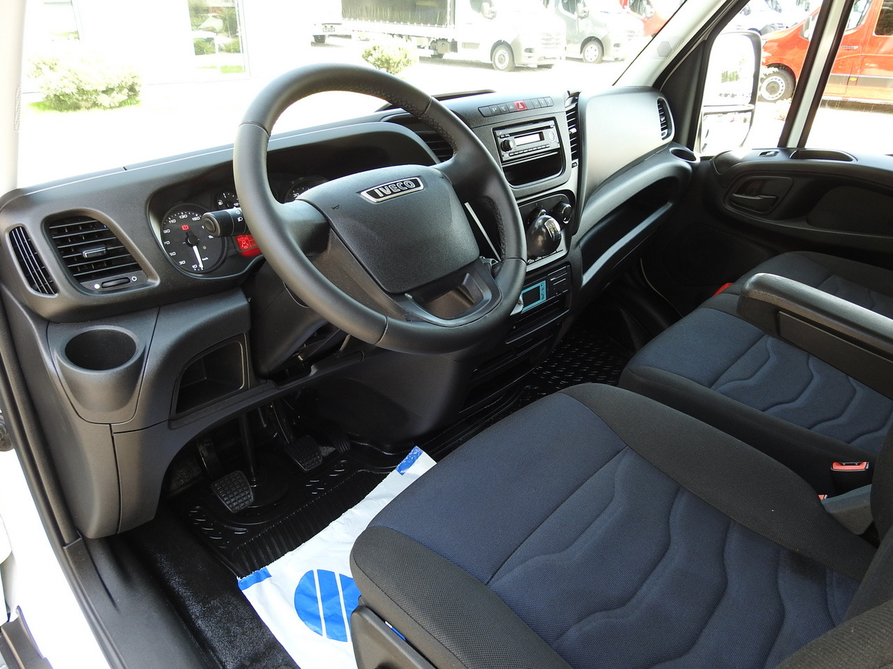 IVECO DAILY 50C15 REGRIGERATOR BOX -5*C POWER SUPPLY 230V AIR CONDITIONING TWIN WHEELS 150HP - Utilitaire frigorifique: photos 2 IVECO DAILY 50C15 REGRIGERATOR BOX -5*C POWER SUPPLY 230V AIR CONDITIONING TWIN WHEELS 150HP - Utilitaire frigorifique: photos 2