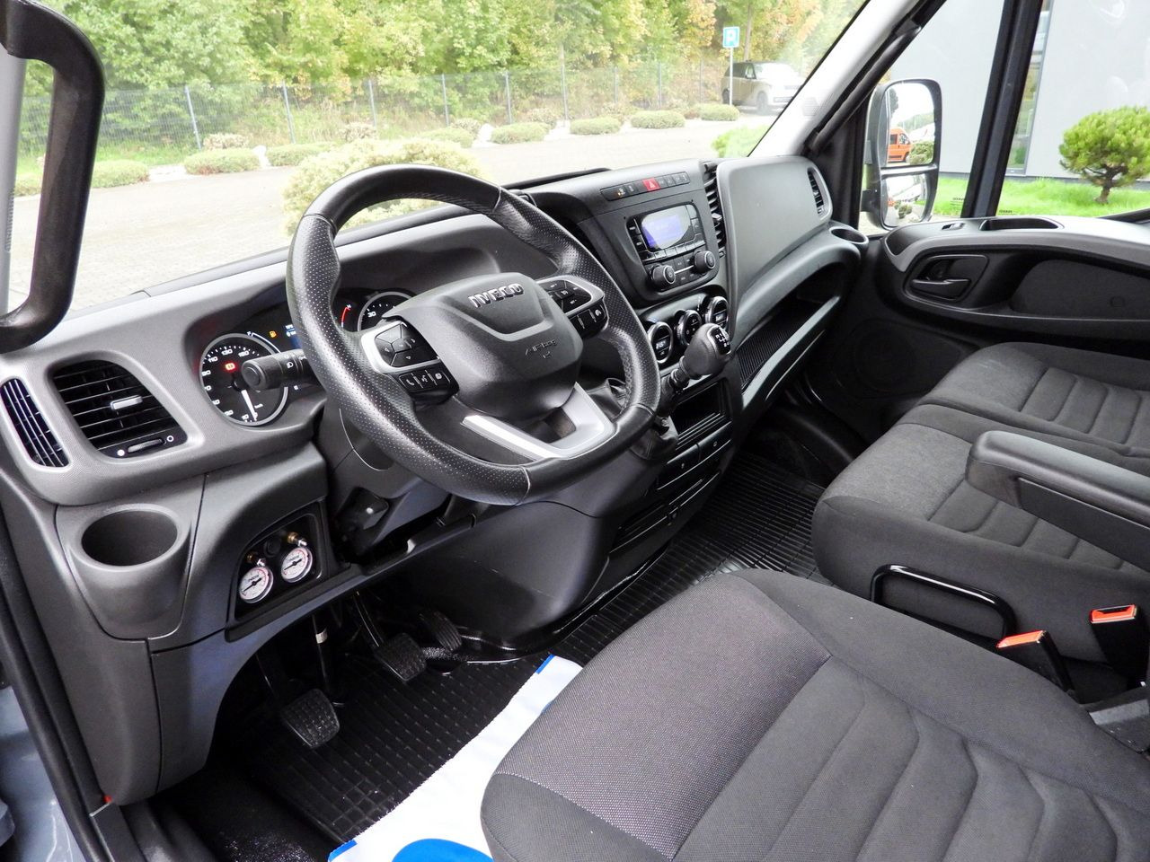 IVECO DAILY 50C35 TARPAULIN 14 PALLETS WEBASTO CRUISE CONTROL PNEUMATICS TWIN WHEELS AIR CONDITIONING 180HP - Utilitaire rideaux coulissants (PLSC): photos 2 IVECO DAILY 50C35 TARPAULIN 14 PALLETS WEBASTO CRUISE CONTROL PNEUMATICS TWIN WHEELS AIR CONDITIONING 180HP - Utilitaire rideaux coulissants (PLSC): photos 2