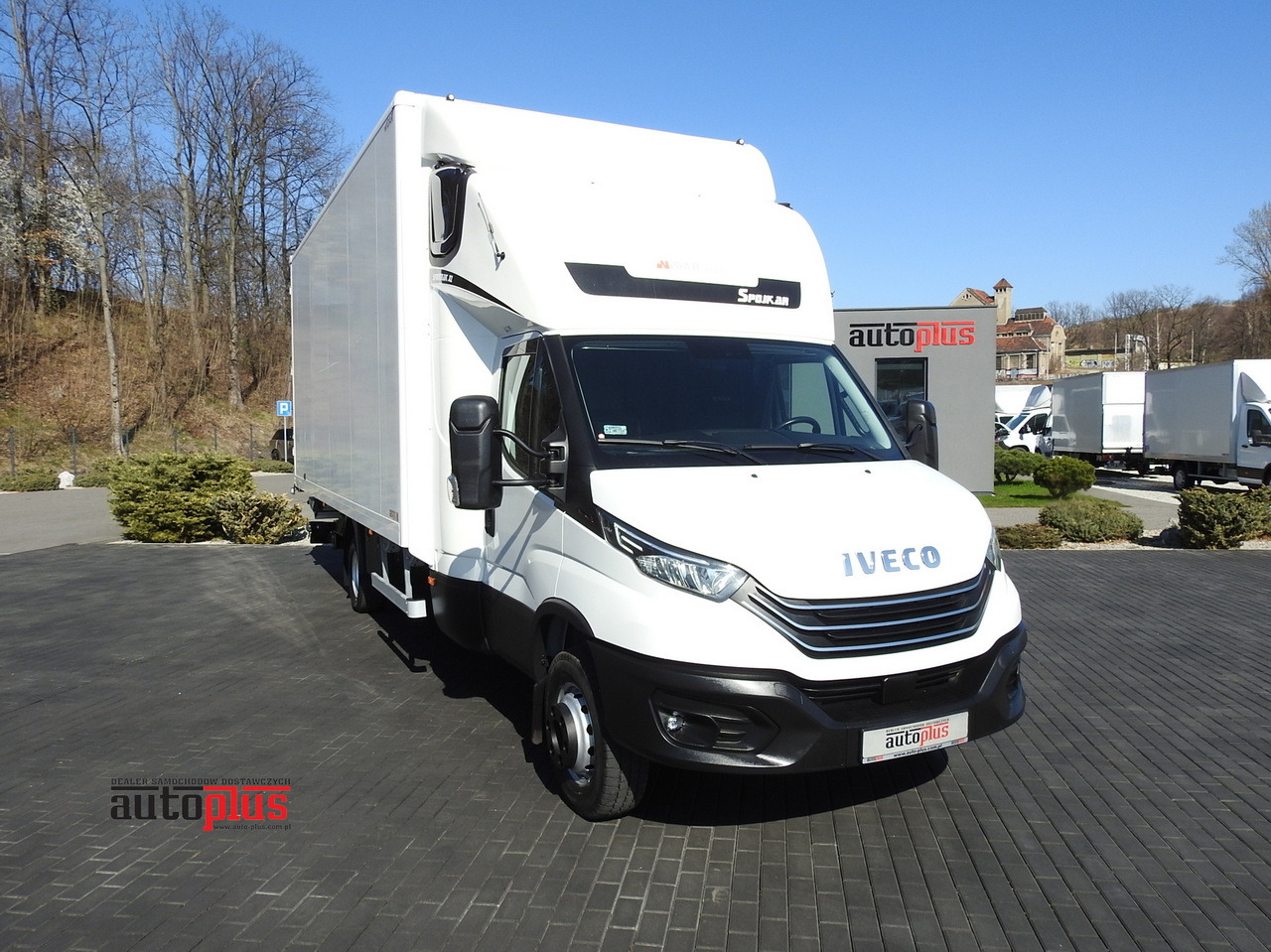 IVECO DAILY 70C18 BOX LIFT 14 PALLETS WEBASTO CRUISE CONTROL NAVIGATION LED LIGHTS TWIN WHEELS AIR CONDITIONING  180HP - Fourgon grand volume: photos 1 IVECO DAILY 70C18 BOX LIFT 14 PALLETS WEBASTO CRUISE CONTROL NAVIGATION LED LIGHTS TWIN WHEELS AIR CONDITIONING  180HP - Fourgon grand volume: photos 1