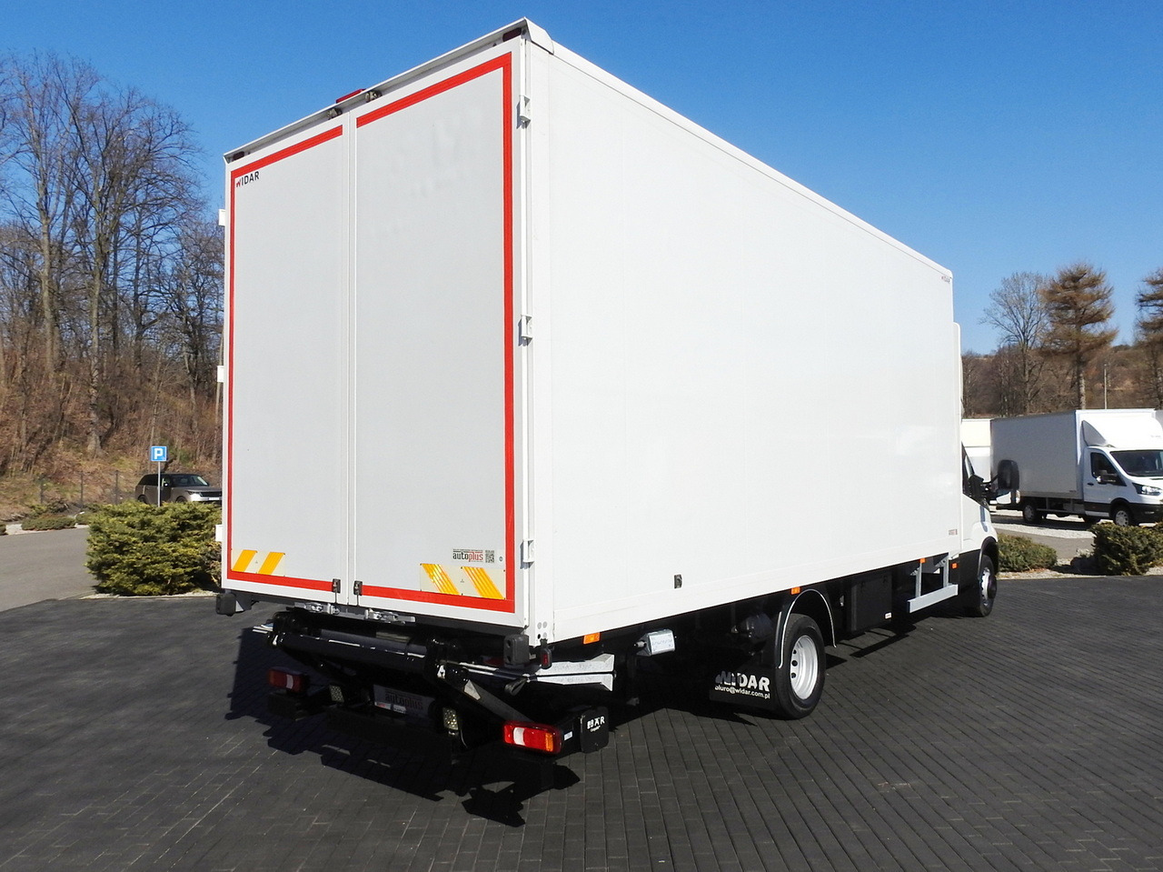IVECO DAILY 70C18 BOX LIFT 14 PALLETS WEBASTO CRUISE CONTROL NAVIGATION LED LIGHTS TWIN WHEELS AIR CONDITIONING  180HP - Fourgon grand volume: photos 3 IVECO DAILY 70C18 BOX LIFT 14 PALLETS WEBASTO CRUISE CONTROL NAVIGATION LED LIGHTS TWIN WHEELS AIR CONDITIONING  180HP - Fourgon grand volume: photos 3