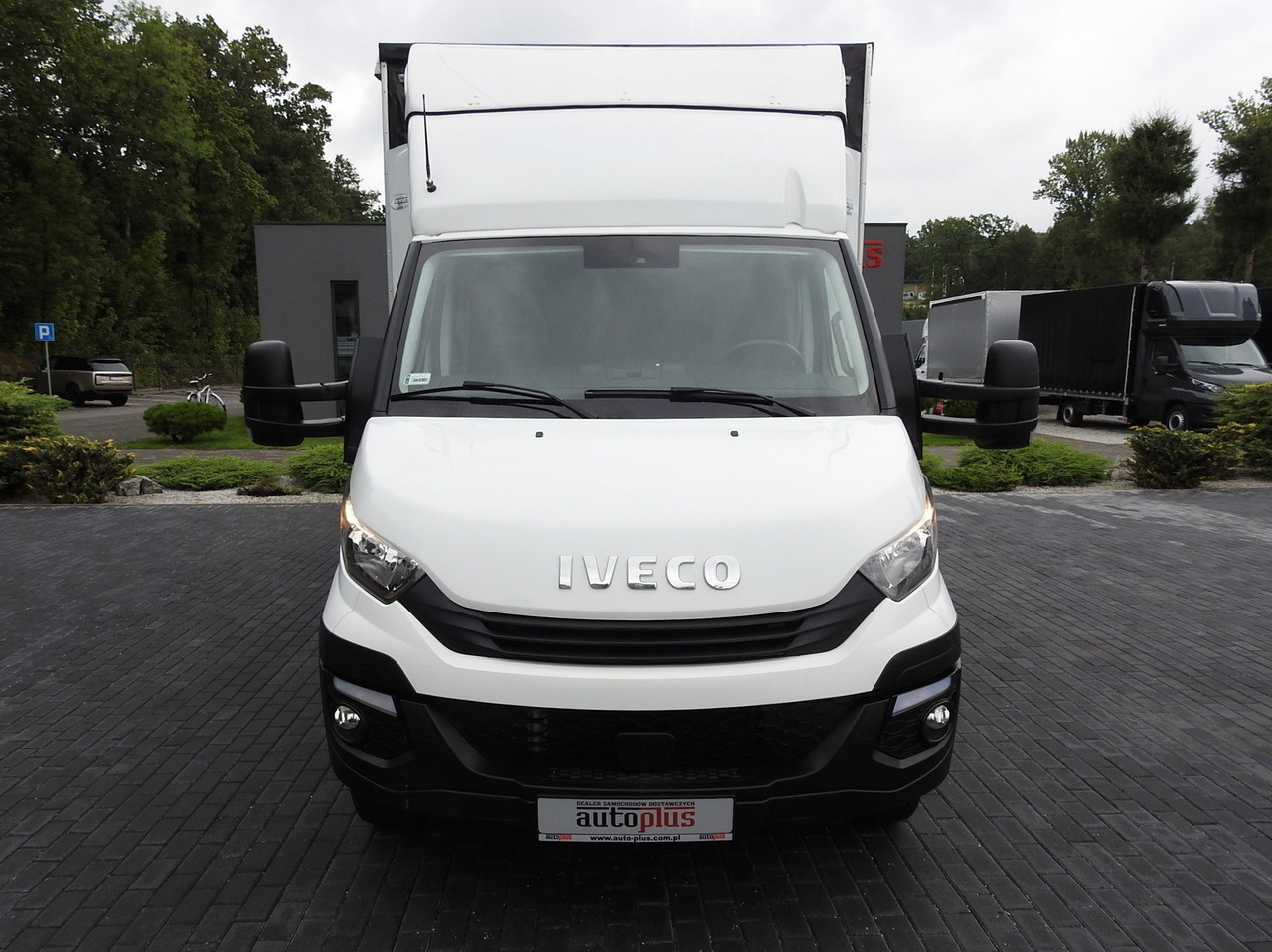IVECO DAILY 70C18 TARPAULIN LIFT 12 PALLETS WEBASTO CRUISE CONTROL TWIN WHEELS AIR CONDITIONING  180HP - Utilitaire rideaux coulissants (PLSC): photos 5 IVECO DAILY 70C18 TARPAULIN LIFT 12 PALLETS WEBASTO CRUISE CONTROL TWIN WHEELS AIR CONDITIONING  180HP - Utilitaire rideaux coulissants (PLSC): photos 5