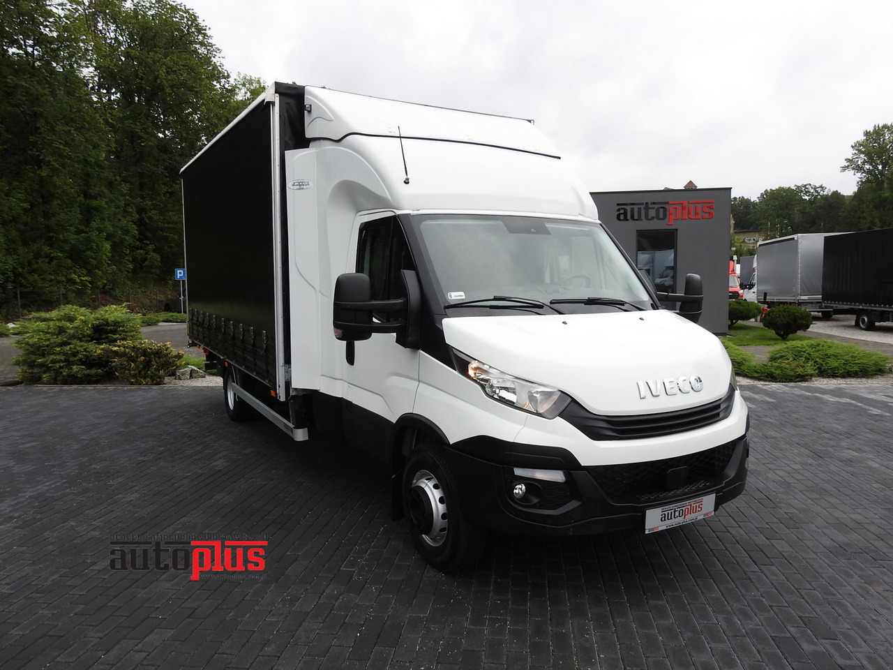 IVECO DAILY 70C18 TARPAULIN LIFT 12 PALLETS WEBASTO CRUISE CONTROL TWIN WHEELS AIR CONDITIONING  180HP - Utilitaire rideaux coulissants (PLSC): photos 1 IVECO DAILY 70C18 TARPAULIN LIFT 12 PALLETS WEBASTO CRUISE CONTROL TWIN WHEELS AIR CONDITIONING  180HP - Utilitaire rideaux coulissants (PLSC): photos 1