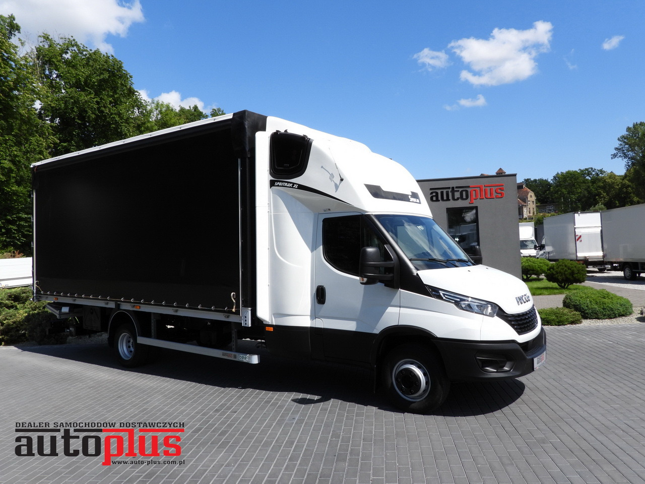 IVECO DAILY 70C18 TARPAULIN LIFT 14 PALLETS WEBASTO CRUISE CONTROL LED LIGHTS TWIN WHEELS AIR CONDITIONING 180HP - Utilitaire rideaux coulissants (PLSC): photos 1 IVECO DAILY 70C18 TARPAULIN LIFT 14 PALLETS WEBASTO CRUISE CONTROL LED LIGHTS TWIN WHEELS AIR CONDITIONING 180HP - Utilitaire rideaux coulissants (PLSC): photos 1