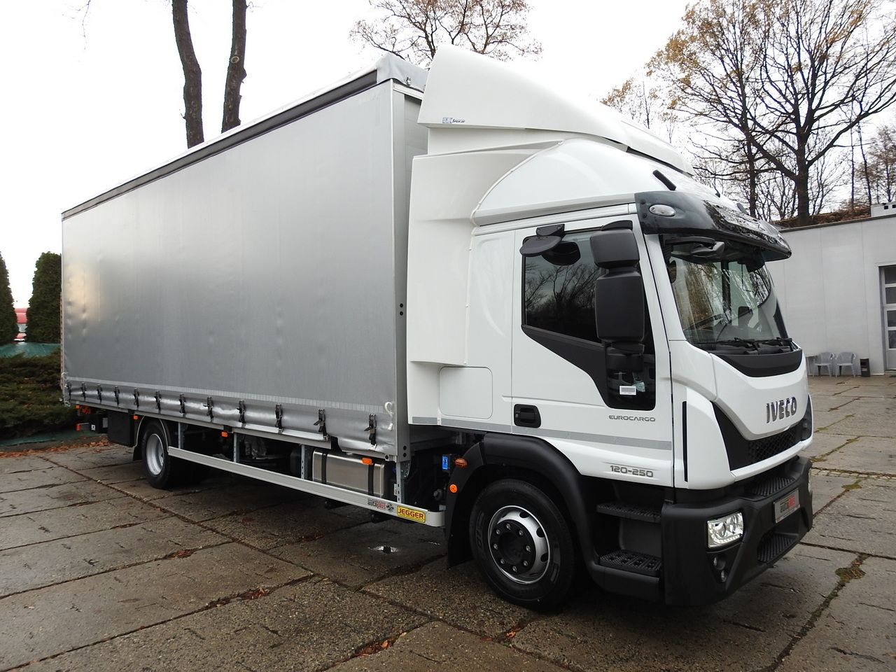 IVECO EUROCARGO 120-250 NEW TARPAULIN LIFT 18 PALLETS WEBASTO CRUISE CONTROL AIR CONDITIONING LED LIGHTS PNEUMATICS AUTOMATIC TRANSMISSION HI-MATIC 250HP - Camion à rideaux coulissants: photos 4 IVECO EUROCARGO 120-250 NEW TARPAULIN LIFT 18 PALLETS WEBASTO CRUISE CONTROL AIR CONDITIONING LED LIGHTS PNEUMATICS AUTOMATIC TRANSMISSION HI-MATIC 250HP - Camion à rideaux coulissants: photos 4