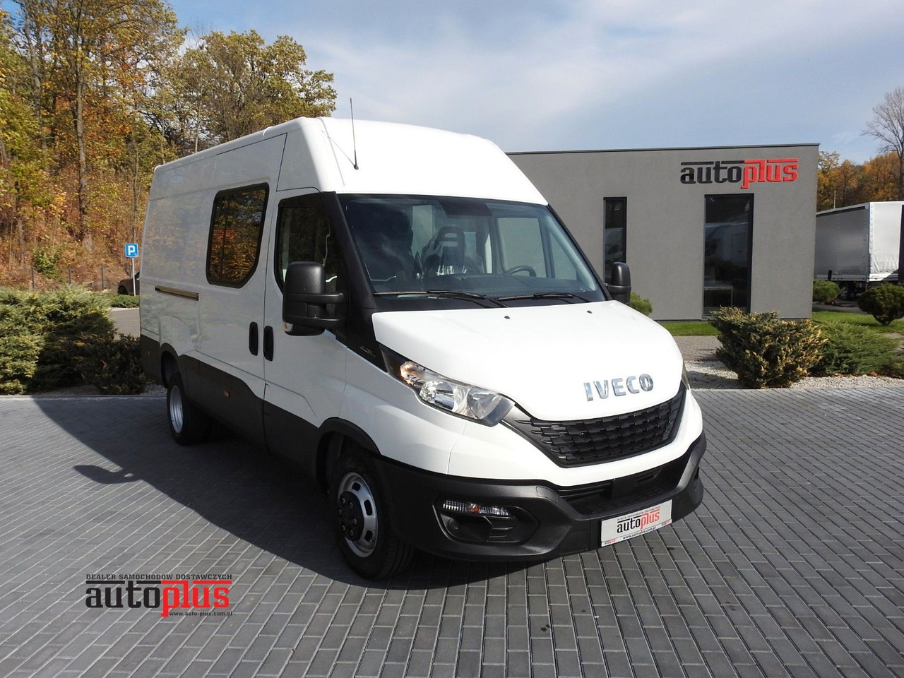 Fourgon utilitaire, Utilitaire double cabine Iveco DAILY 35C14 KASTENWAGEN DOPPELKABINE 7 SITZE: photos 1
