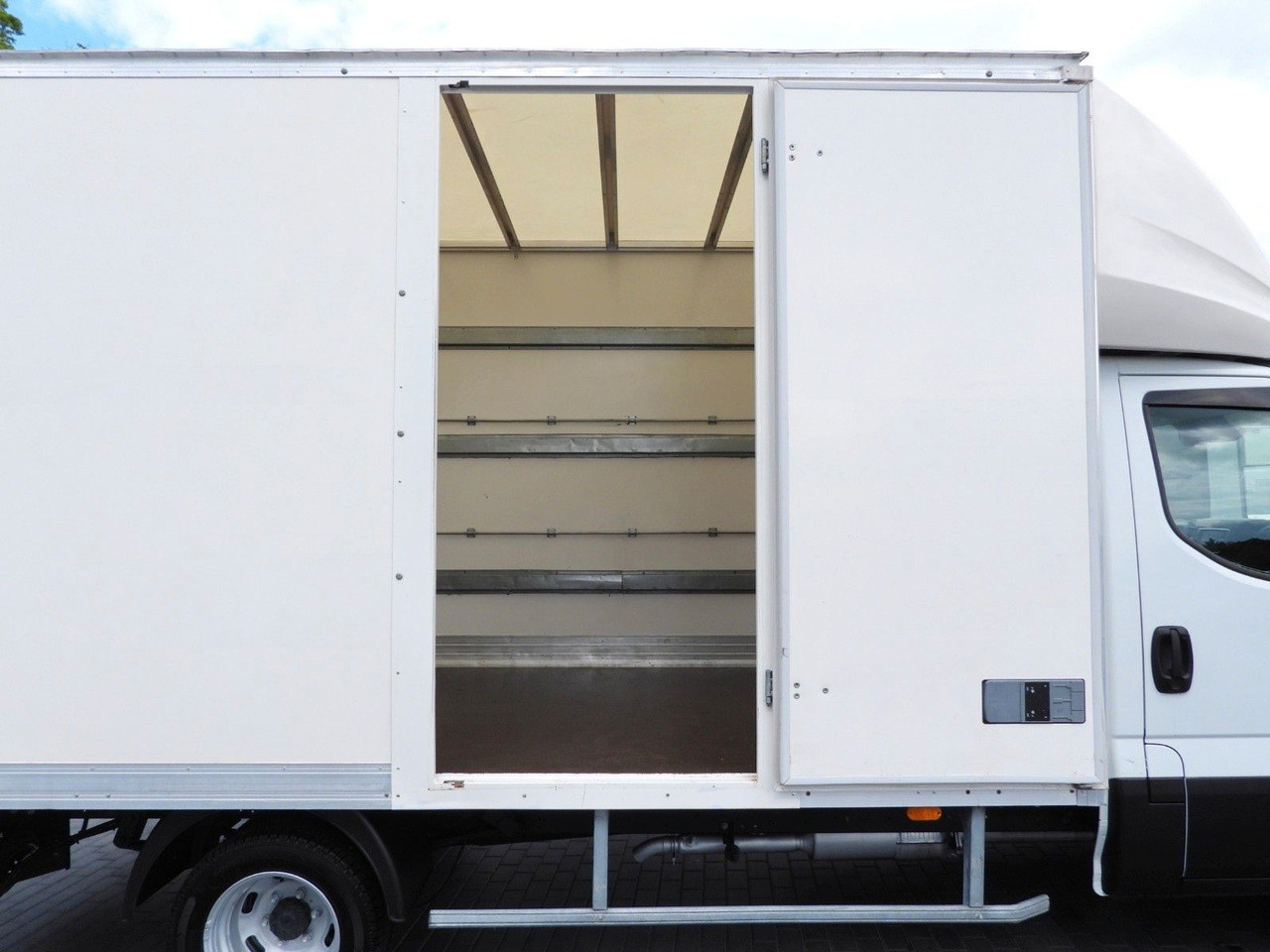 Fourgon grand volume Iveco DAILY 35C16 KOFFER AUFZUG 8 PALETTEN TEMPOMAT Iveco DAILY 35C16 KOFFER AUFZUG 8 PALETTEN TEMPOMAT: photos 17