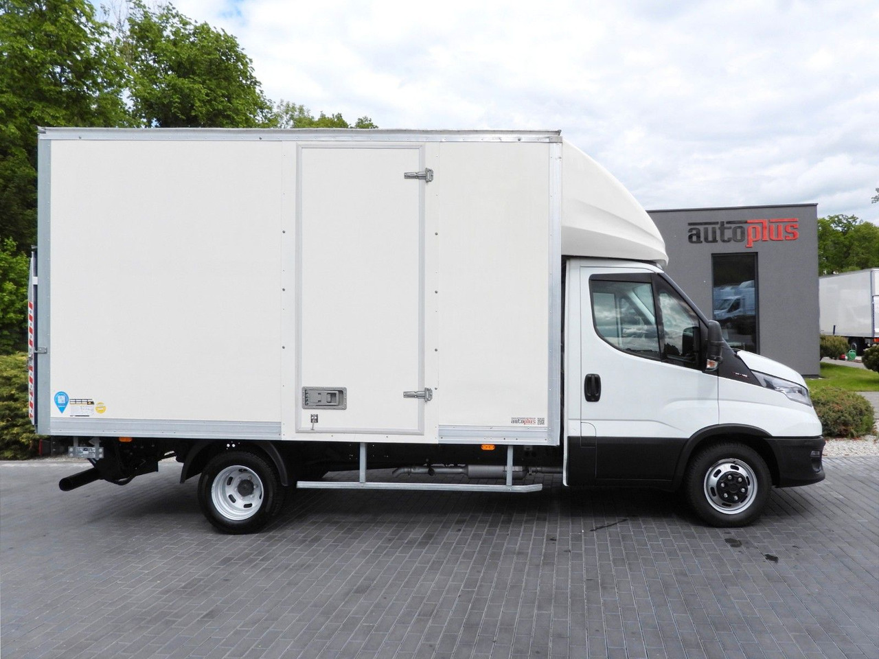Fourgon grand volume Iveco DAILY 35C16 KOFFER AUFZUG 8 PALETTEN TEMPOMAT Iveco DAILY 35C16 KOFFER AUFZUG 8 PALETTEN TEMPOMAT: photos 7