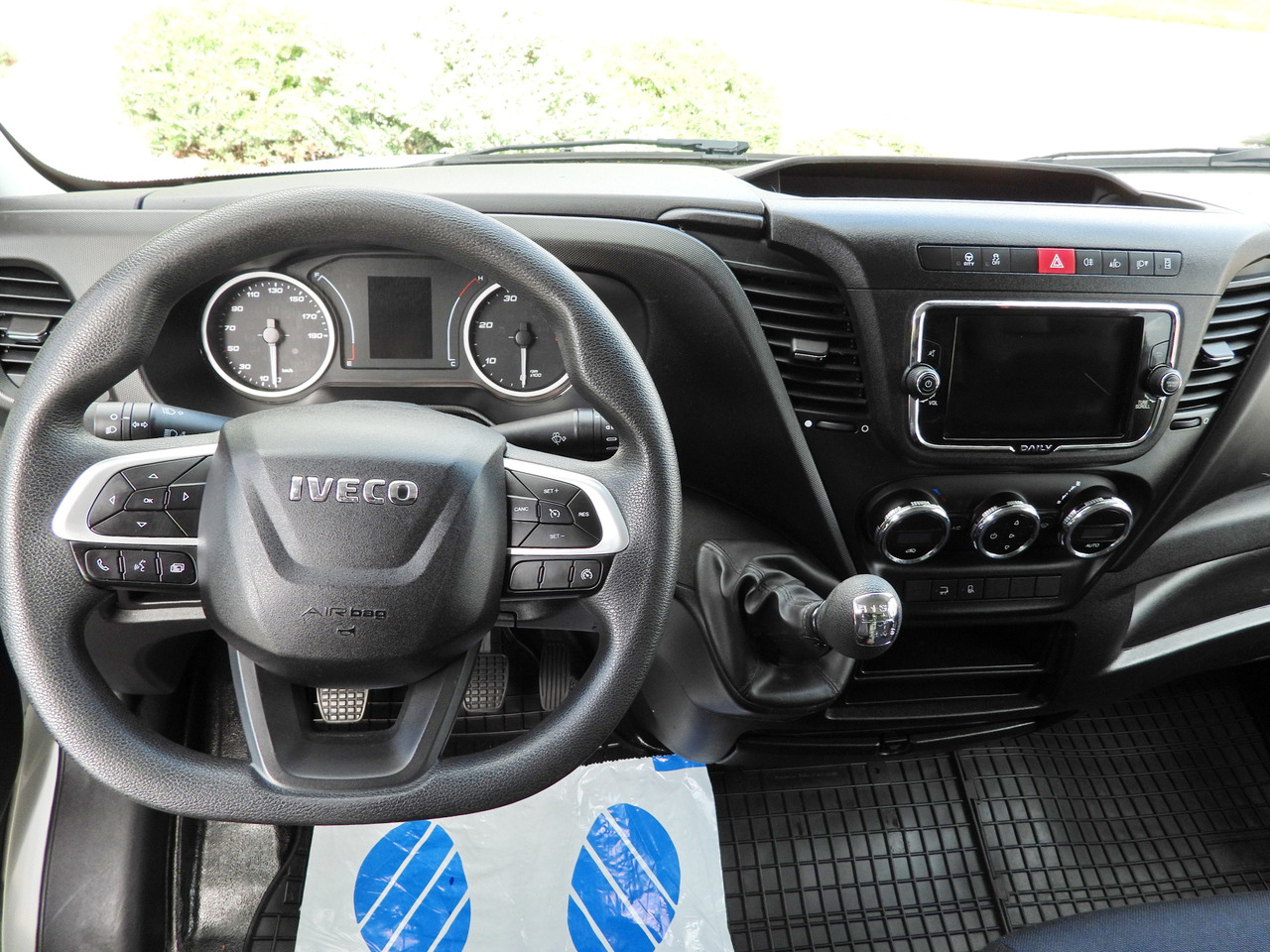 Fourgon grand volume Iveco DAILY 35C16 KOFFER AUFZUG 8 PALETTEN TEMPOMAT Iveco DAILY 35C16 KOFFER AUFZUG 8 PALETTEN TEMPOMAT: photos 32